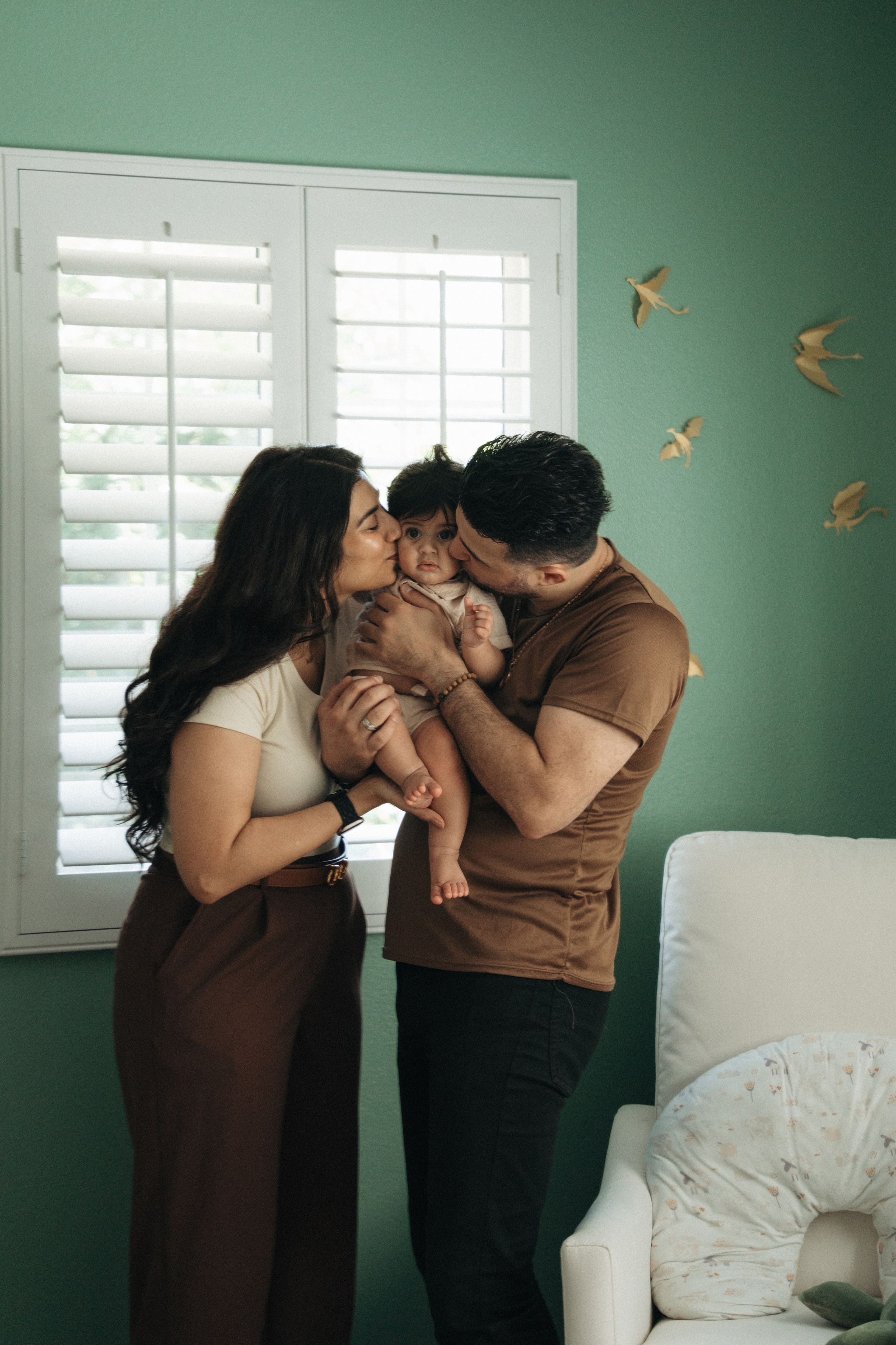 Santa Monica Family photographer. Los Angeles family photographer. Family photography. Family photoshoot. Maternity photoshoot. Beach family photoshoot. Home family photoshoot. Maternity beach photoshoot. Family holiday photoshoot. Family photographer. Photographer for families