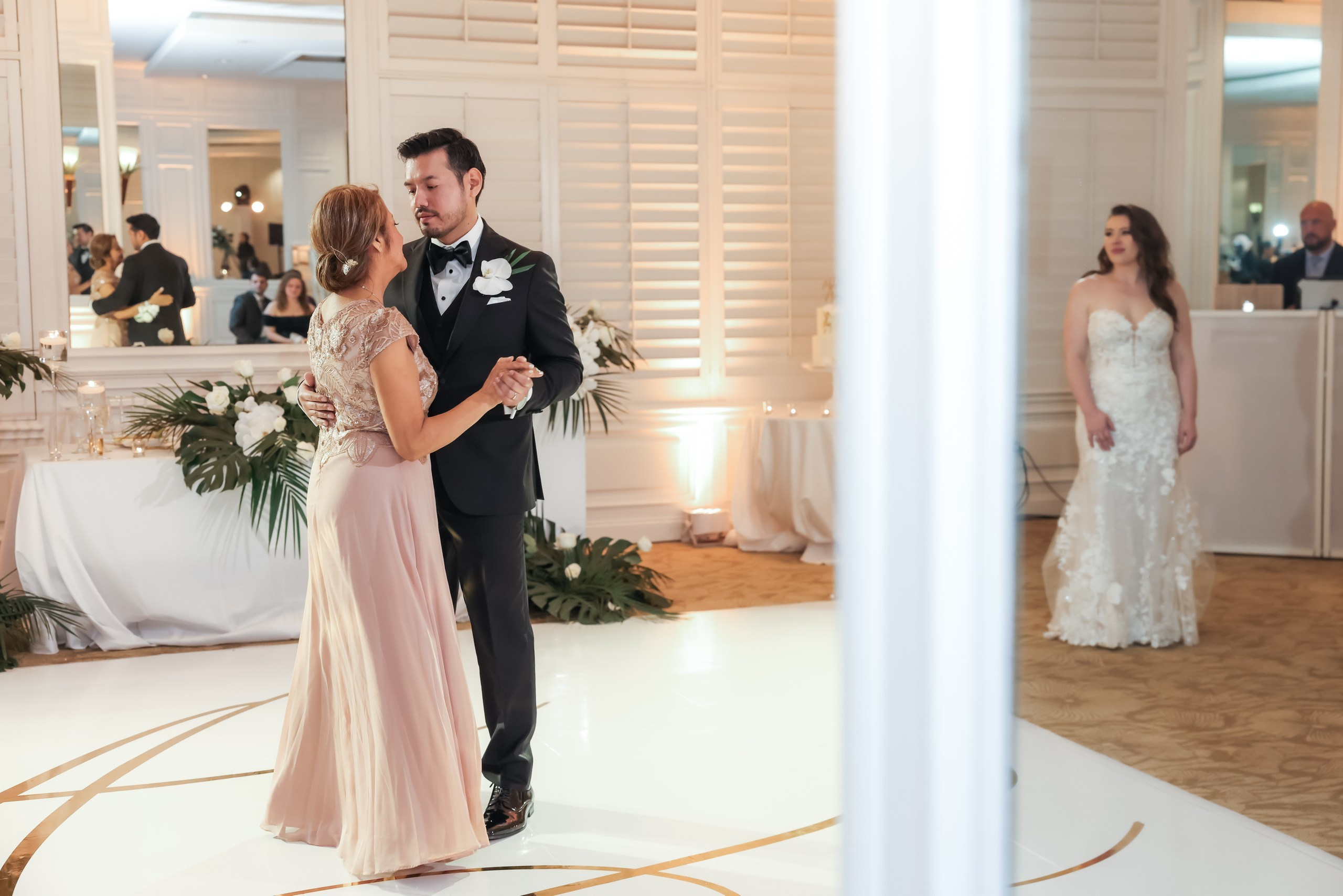 Alyssa and Daniel, The Palms Hotel, Miami. Wedding Photo & Video