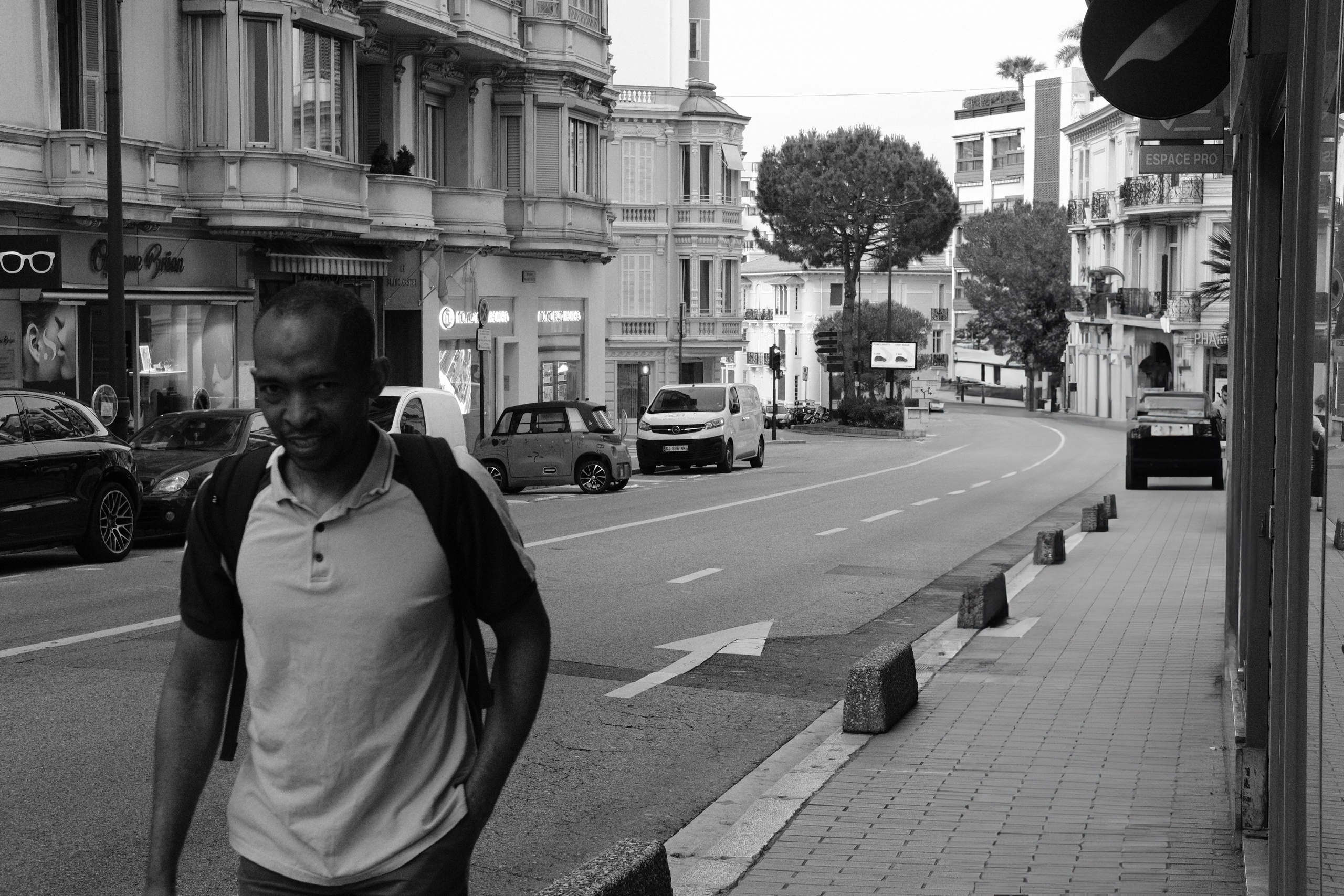 Street photography. Yulia — portrait, tourist & love story photographer in Paris