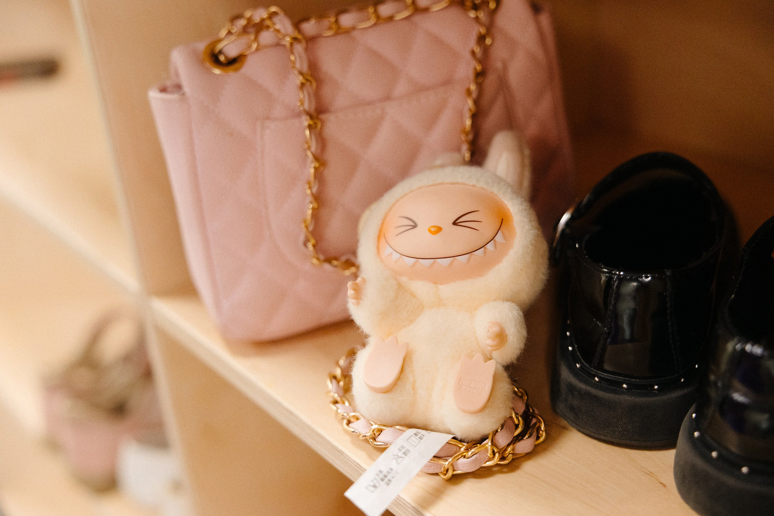 Фотосъёмка детского дня рождения 6 лет — Беззубик, Единорог и волшебная комната с Лабубу. Евгений Тимофеев | Свадебный и контент-фотограф и видеограф в Риге