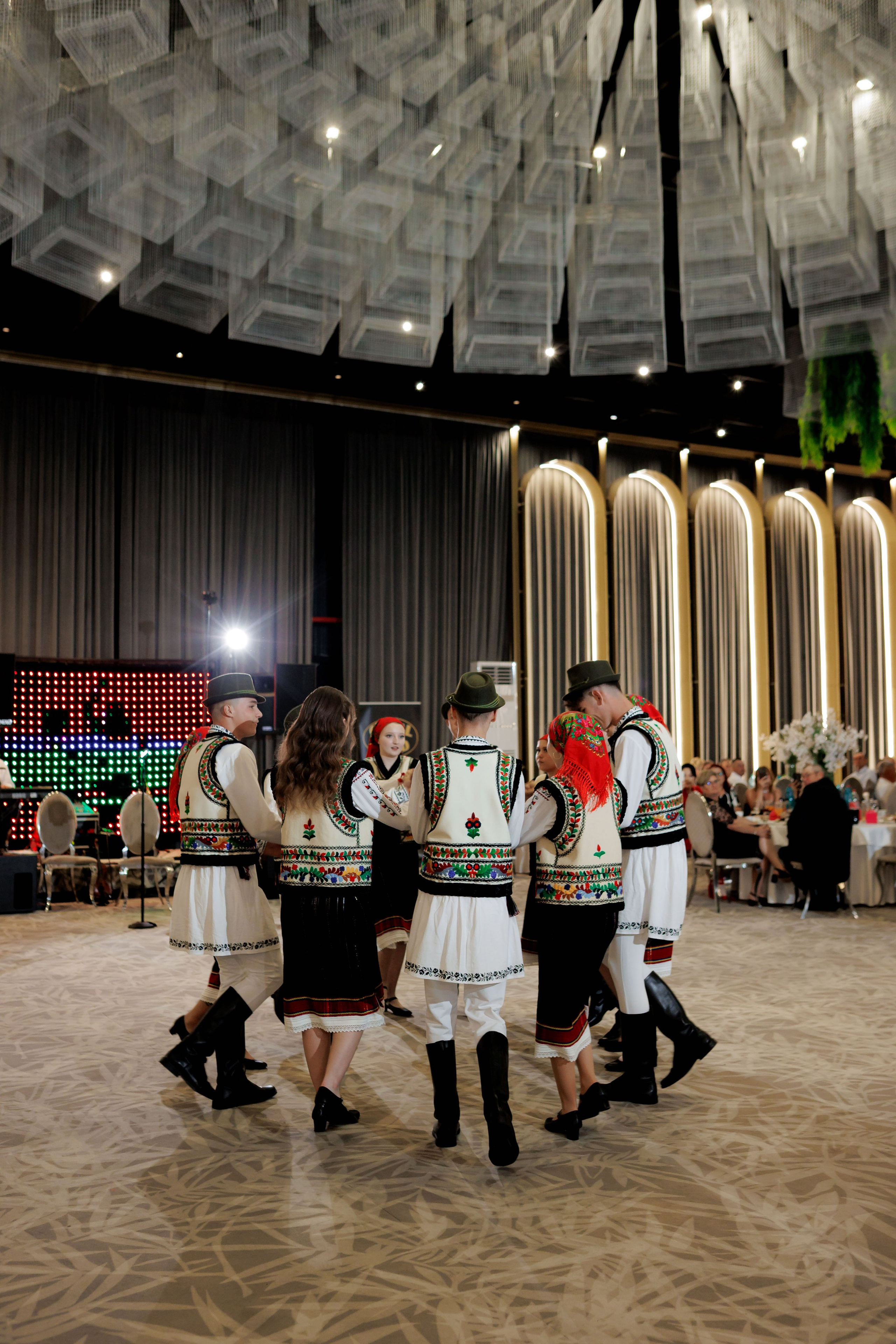 Nunta Nicoleta & Răzvan | Fotografie & Videografie Profesională. Servicii foto-video profesionale, pentru momente de neuitat