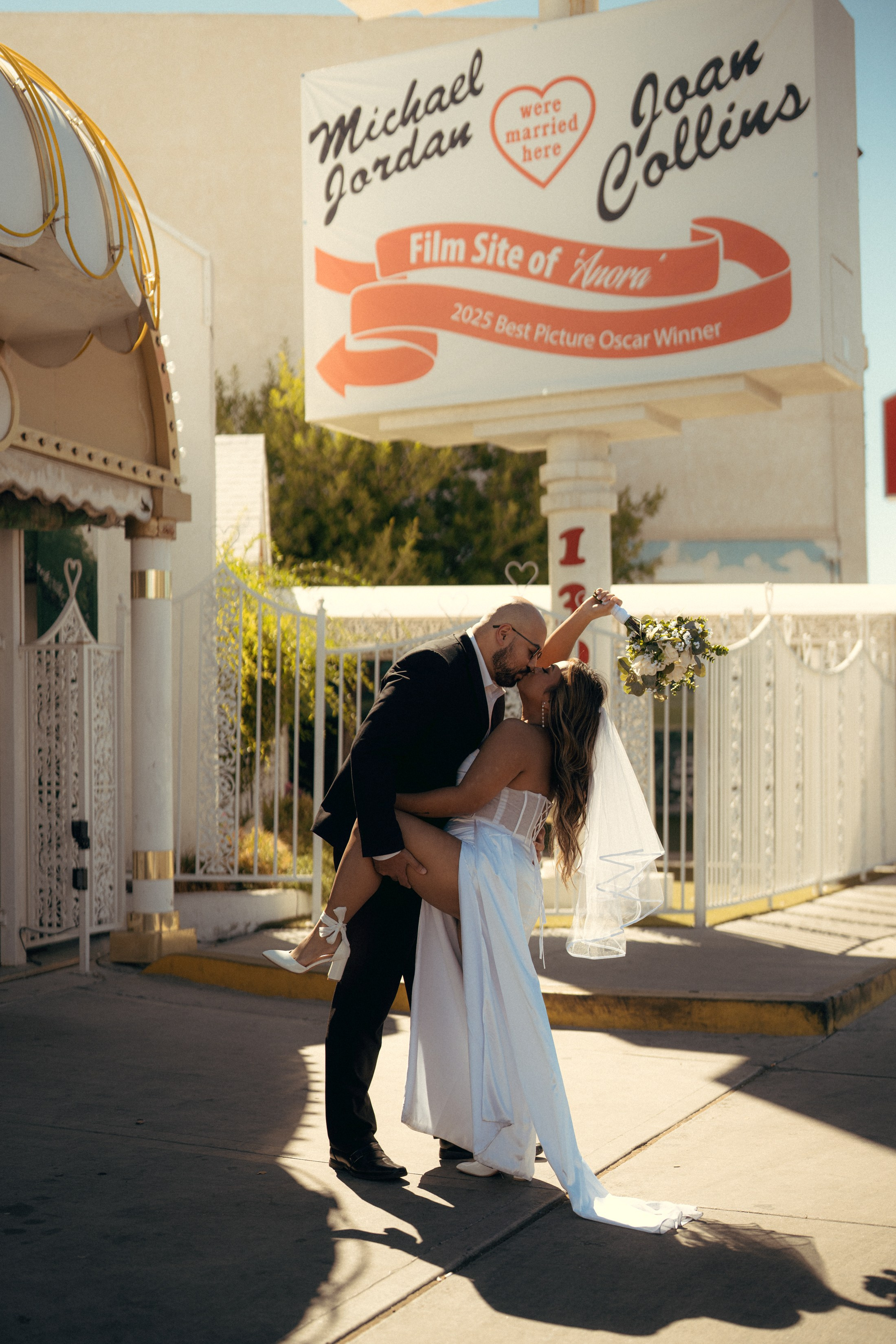 Kirsten&Ocran. Wedding & elopement photographer Viktoriya Kravtsov. Las Vegas
