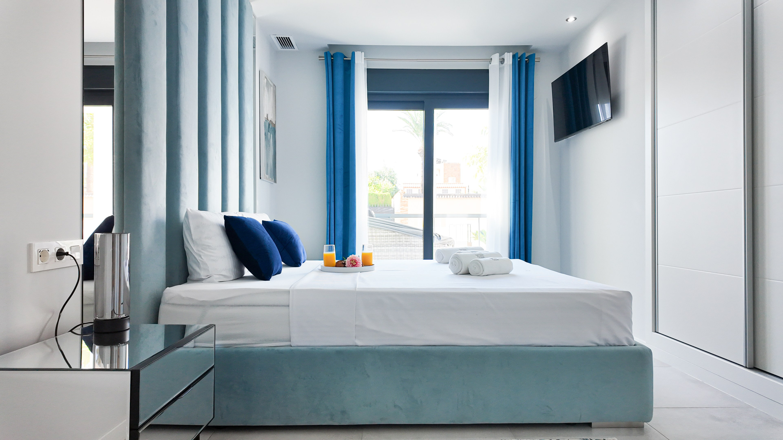 PLATINUM. Baby Beast