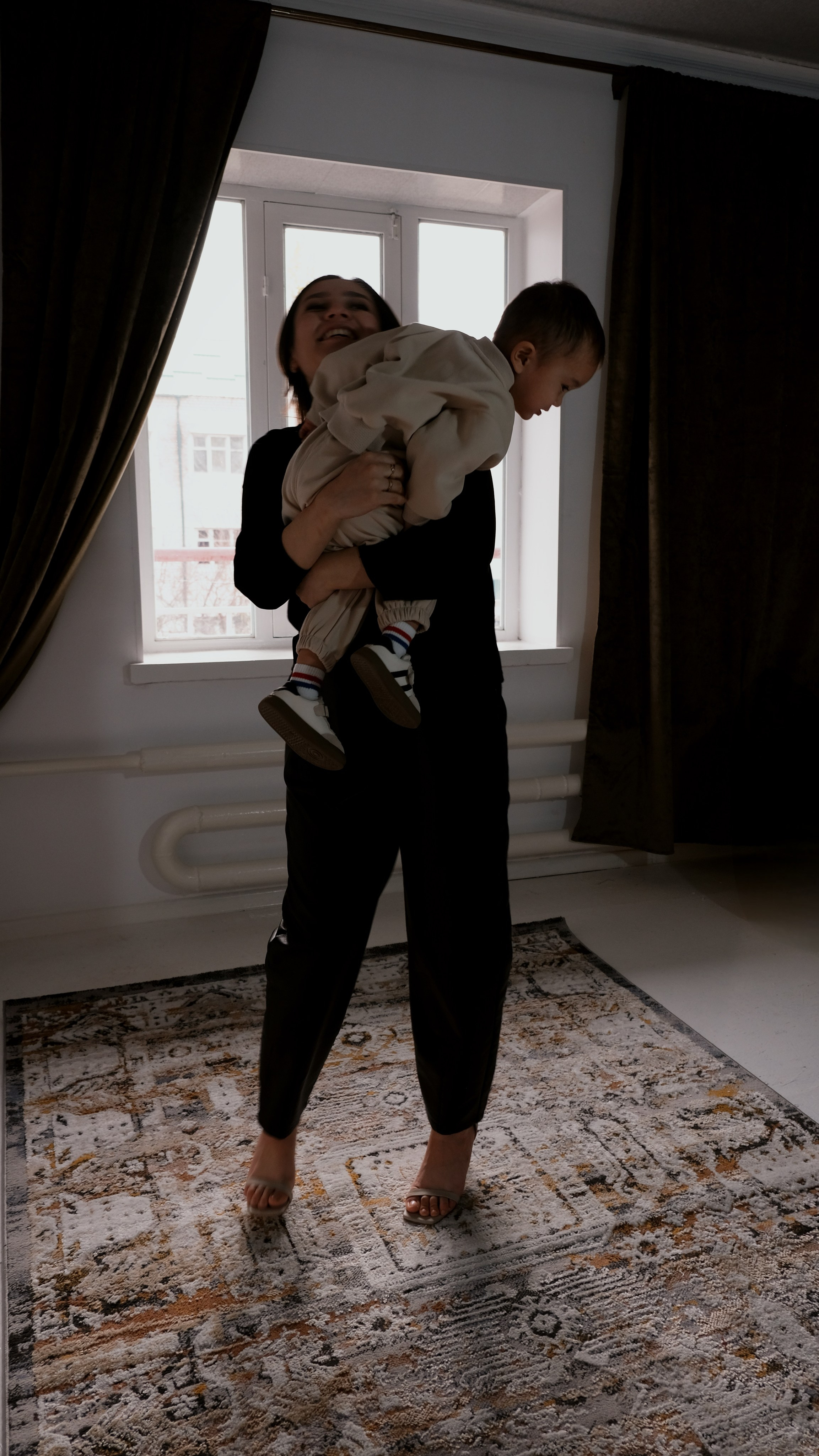 Зилола с сыном. Семейный и детский фотограф Бишкек Элина Суерова