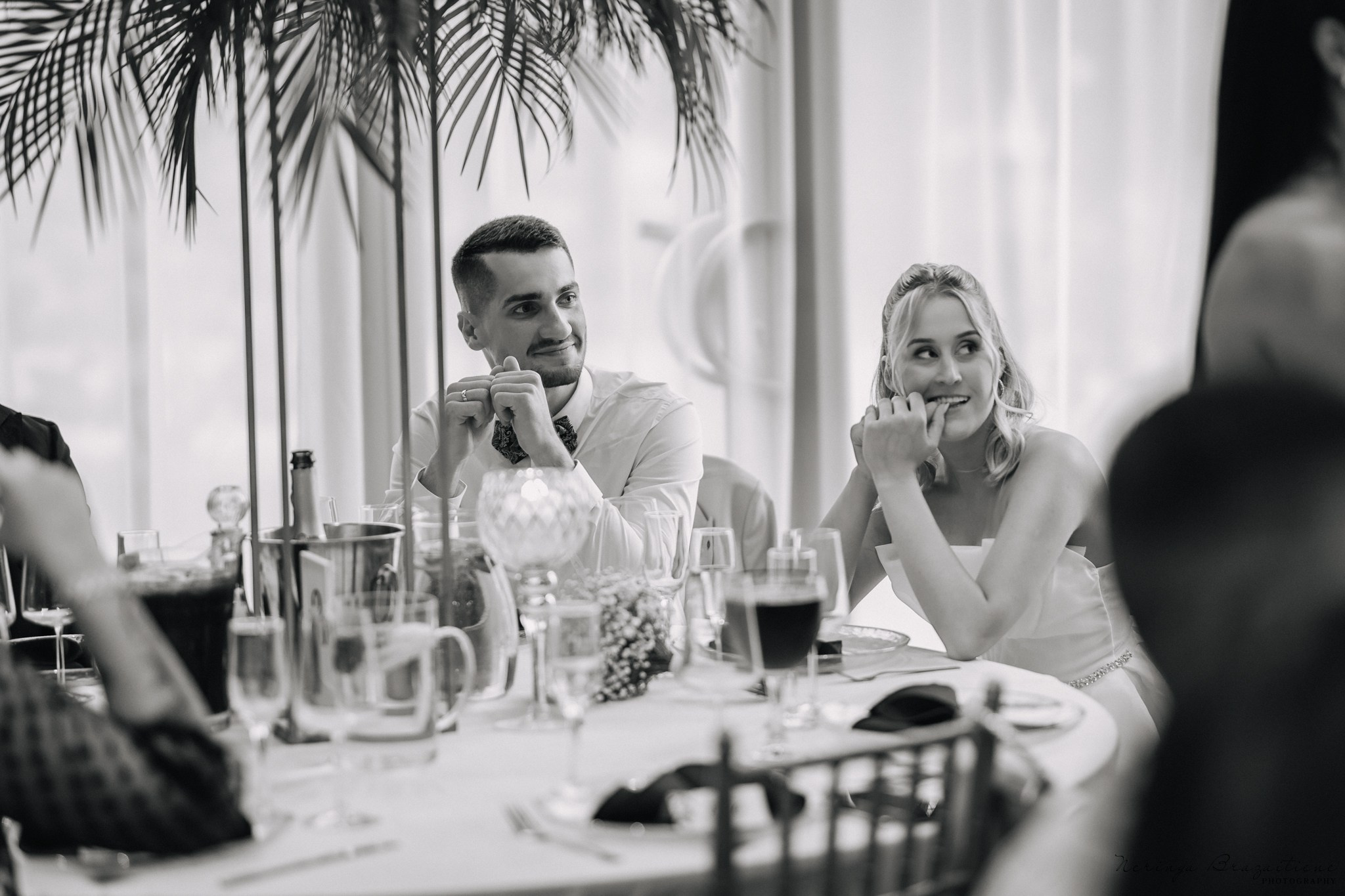 Vestuvinė fotosesija Kaune, Vienybės aikštėje, prie Lietuvos banko