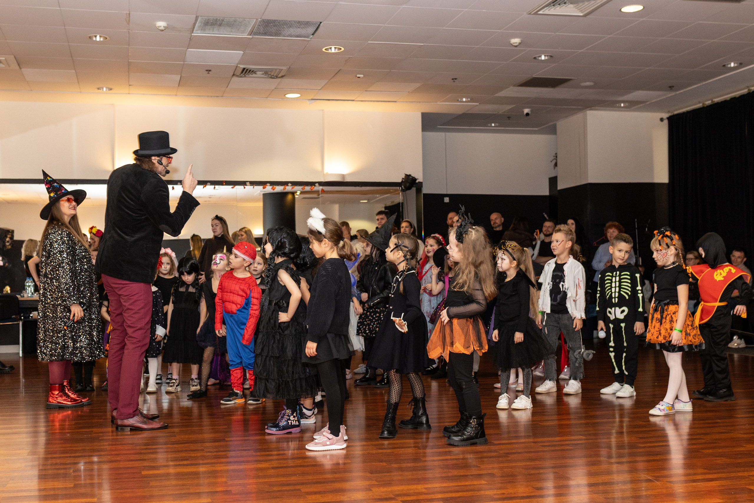 Leo dance studio Helloween 2025. Семейный и детский фотограф в Варшаве Мила Бобровская
