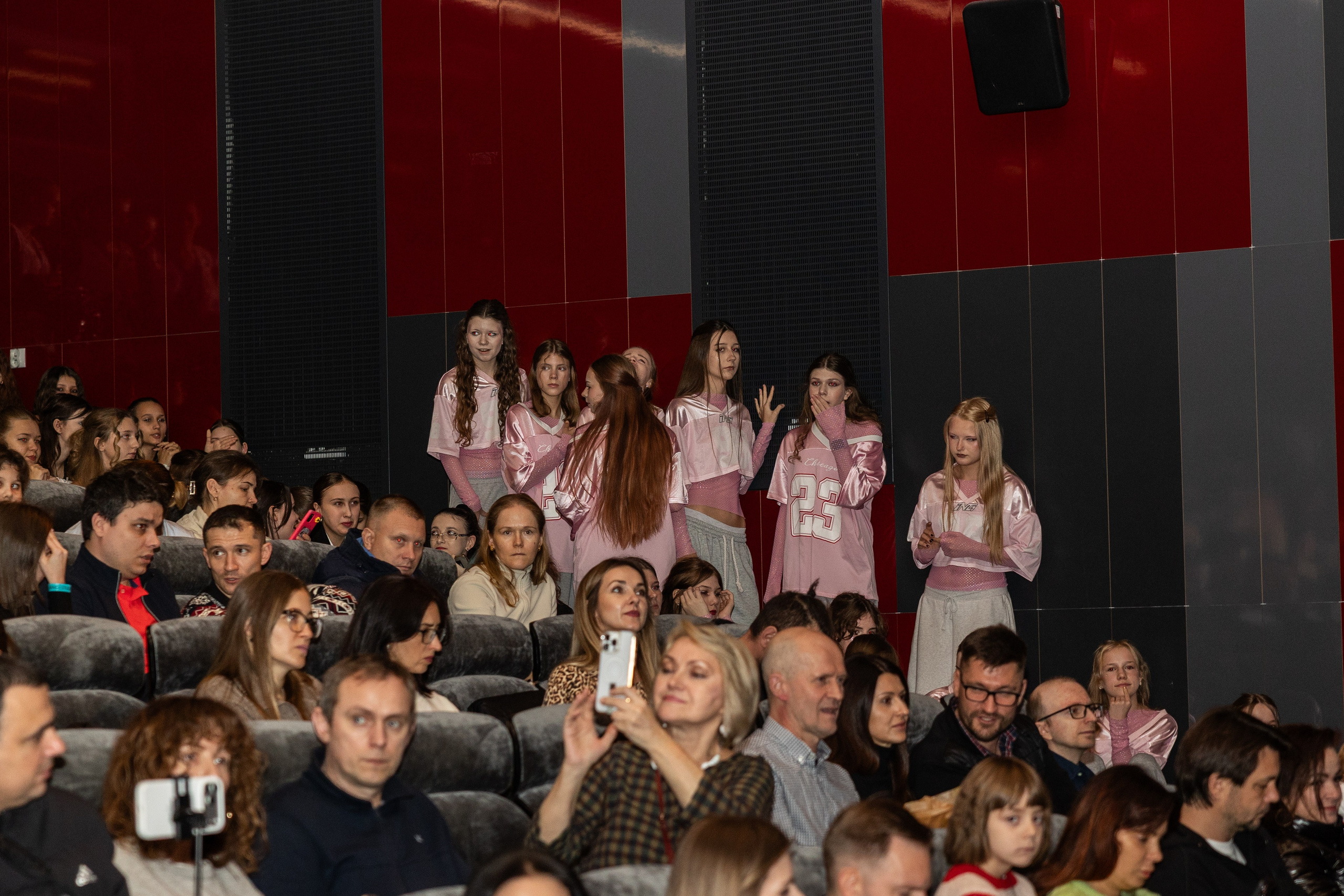 LEO DANCE SHOW WINTER 2025. Семейный и детский фотограф в Варшаве Мила Бобровская