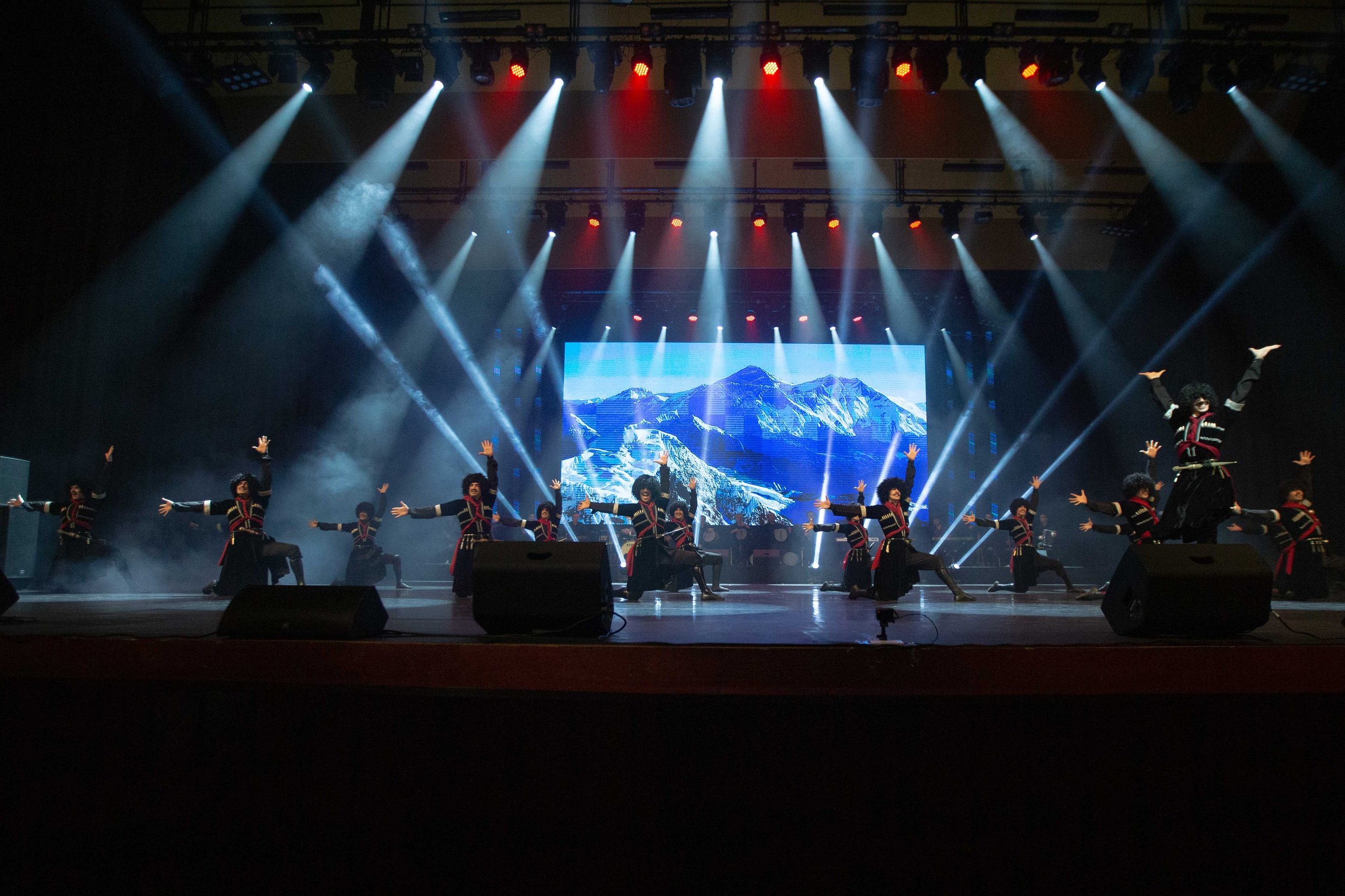 STATE DANCE ENSEMBLE. Wedding&Event photographer Ismail Rzayev in Baku
