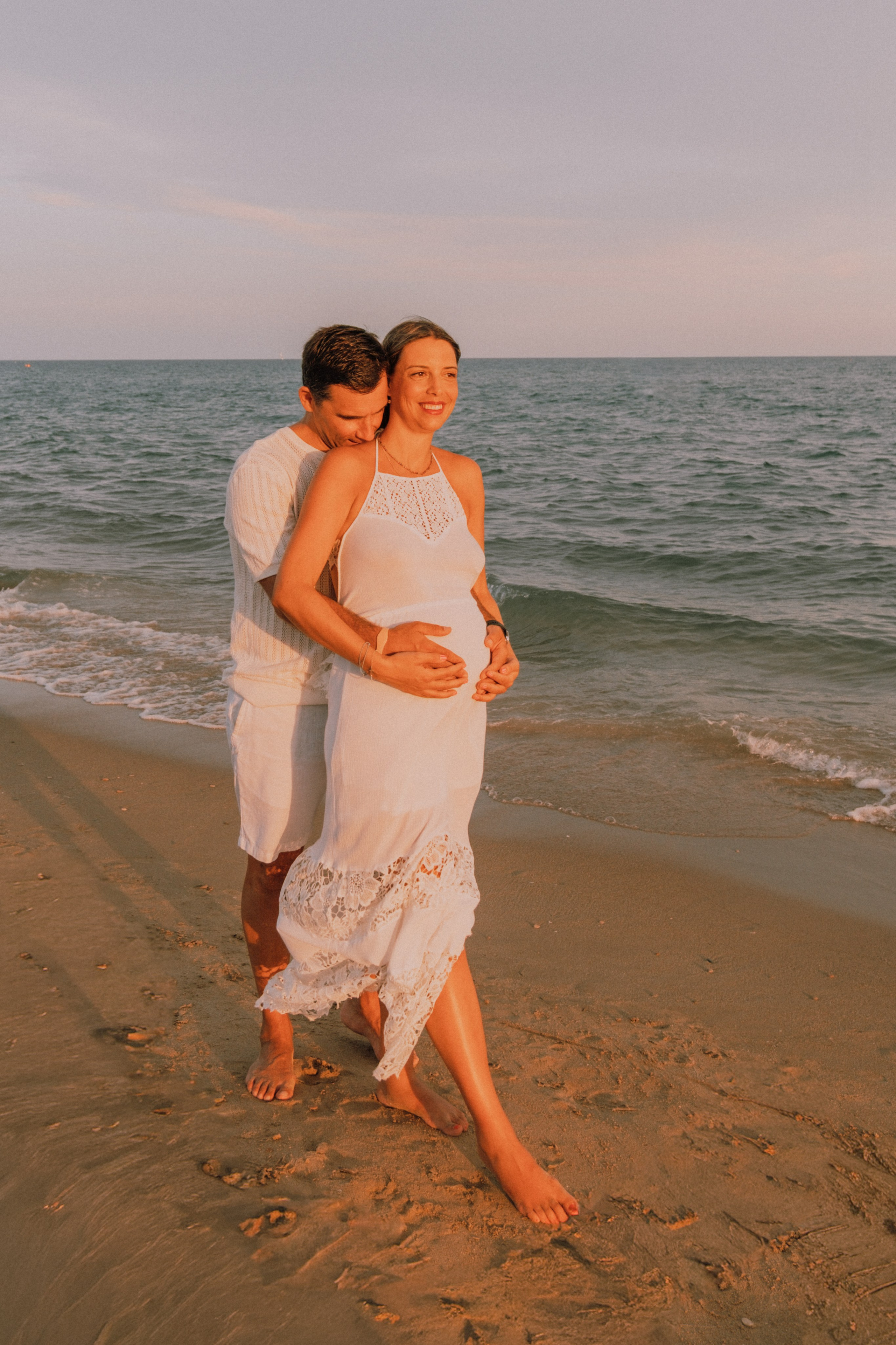 Sesión embarazo en la playa. Fotografía profesional en Calafell - Elena Medvedeva