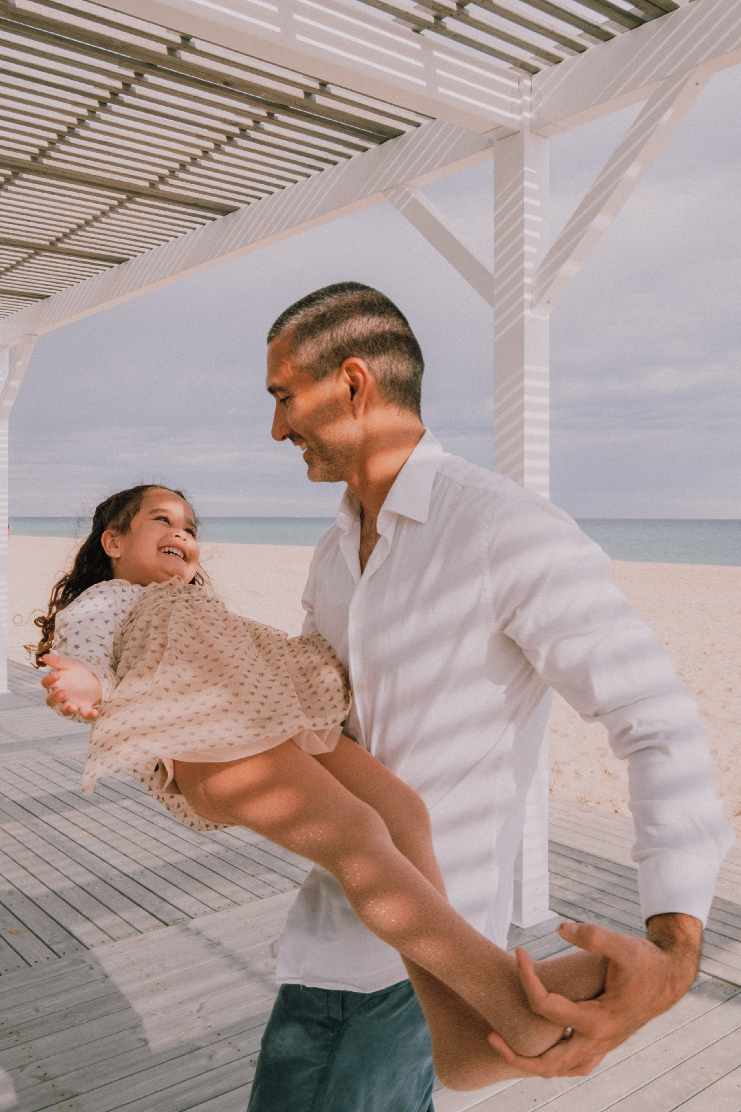 Sesión familiar en la playa. Fotografía profesional en Calafell - Elena Medvedeva