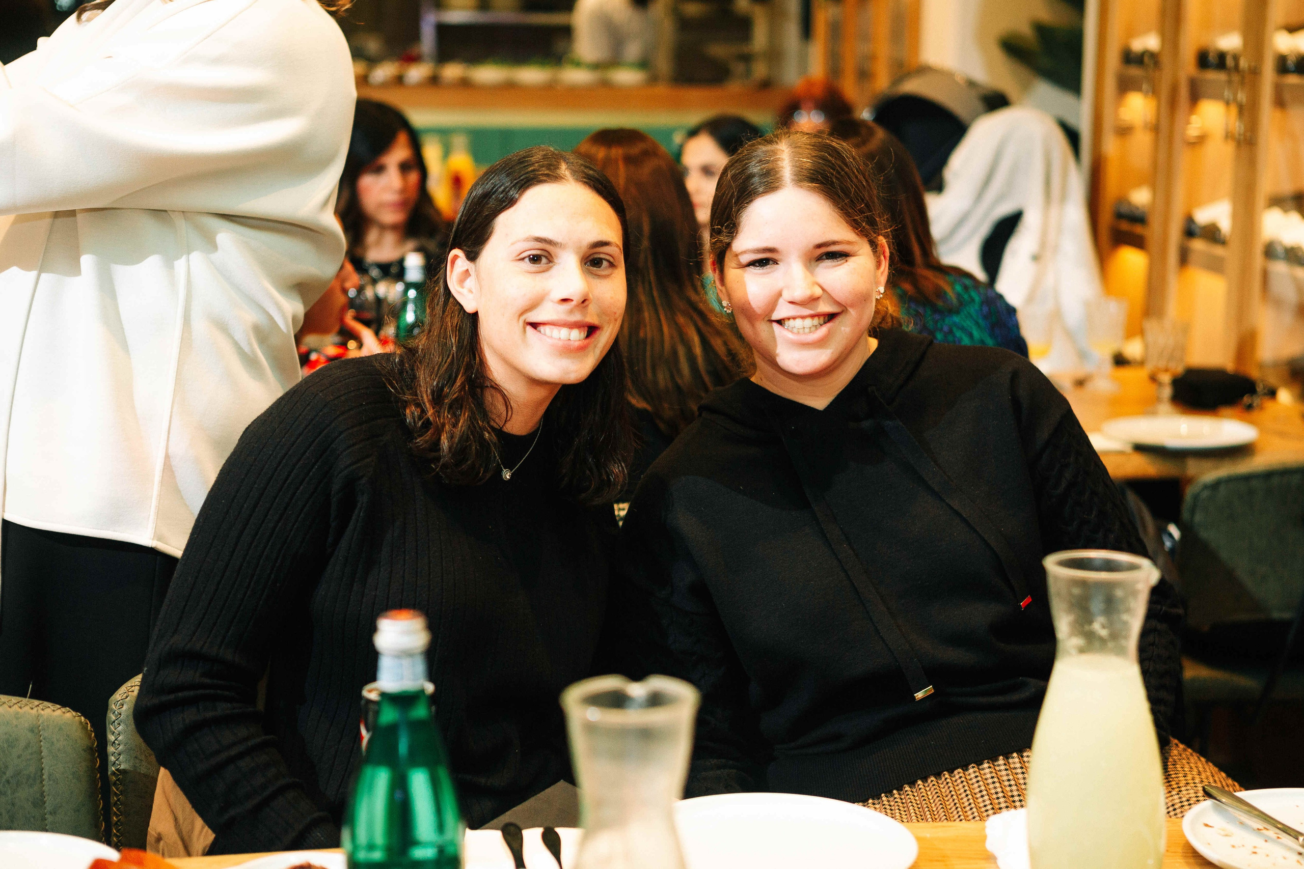 PARTY IN A RESTAURANT WITH THE WHOLE FAMILY. Https://shi-photo.com/