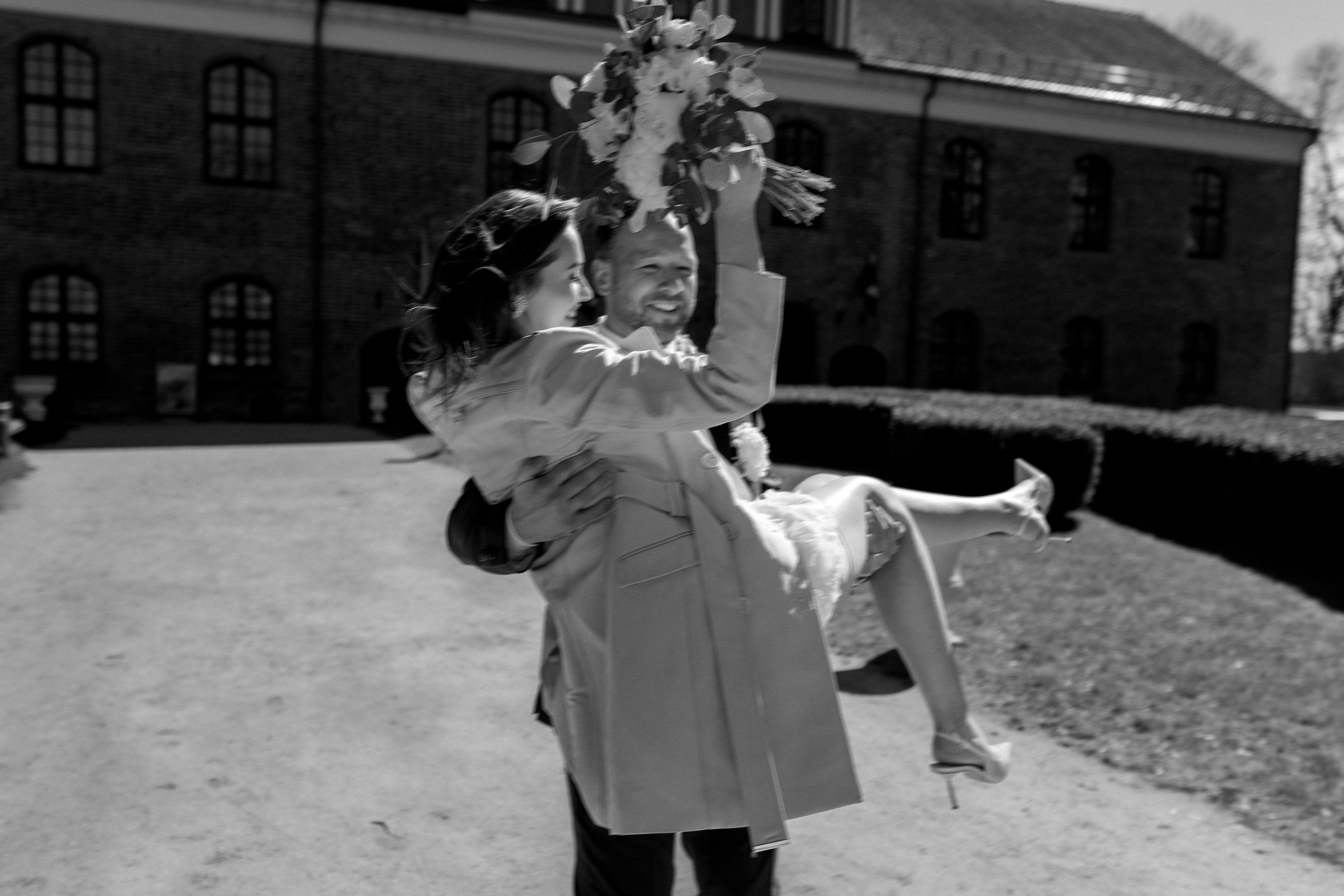 Monika ir Vytautas — miestu alsuojanti trumpa jaunųjų fotosesija Kaune