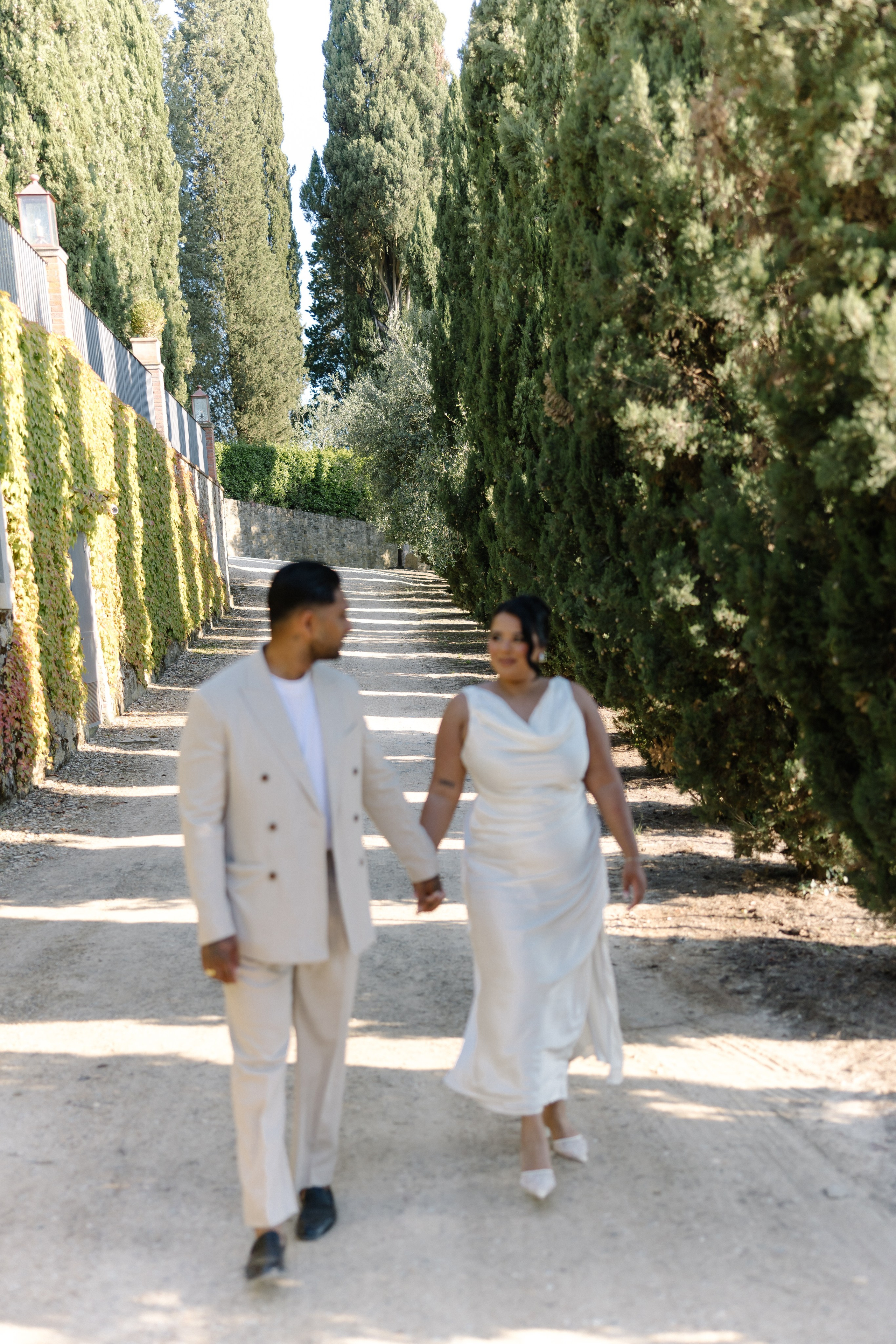 Pre-wedding in Tuscany. Wedding photographer Italy