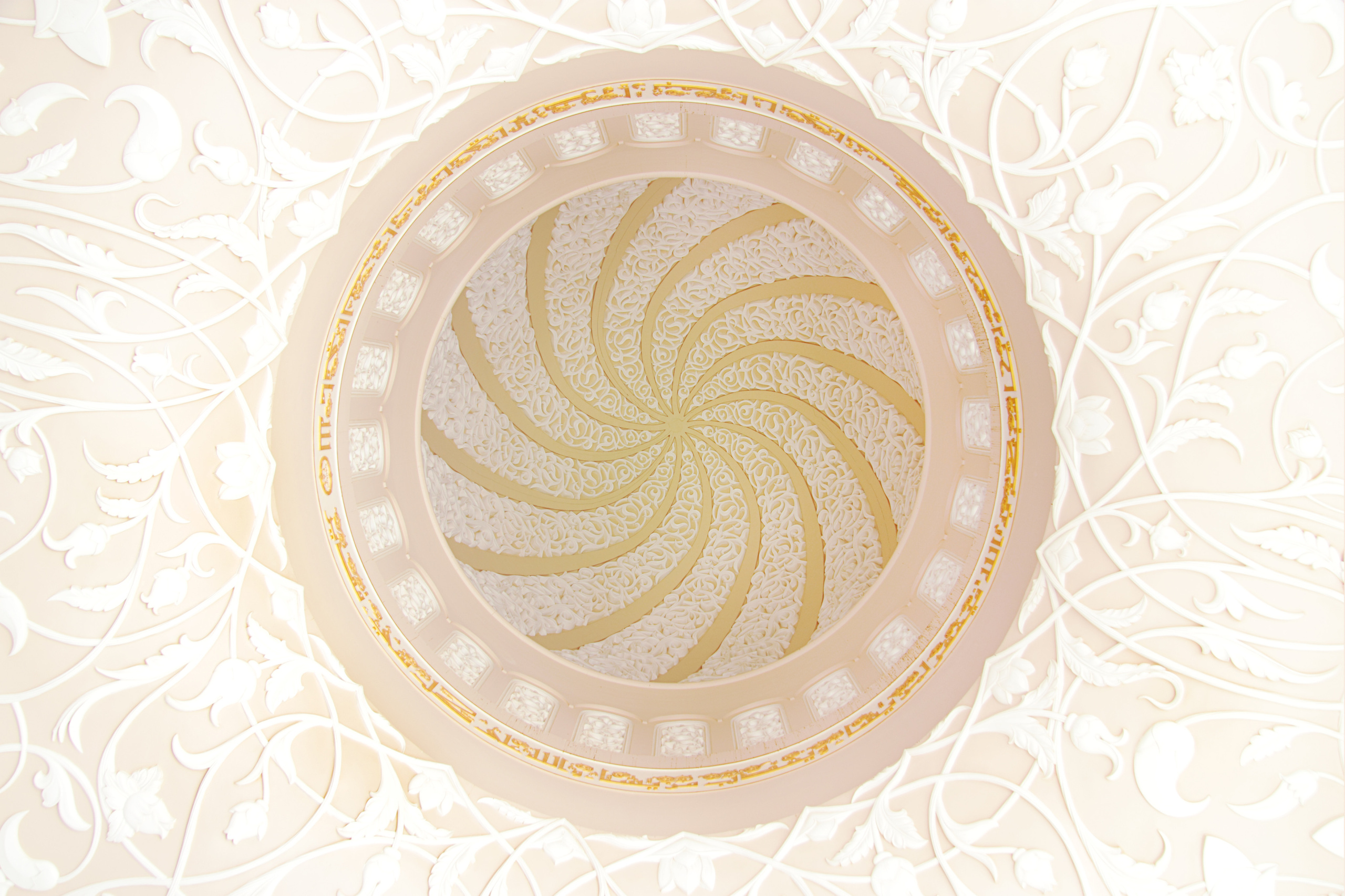 Circles in the sky. Photographer in Baku Kamran Enceladus