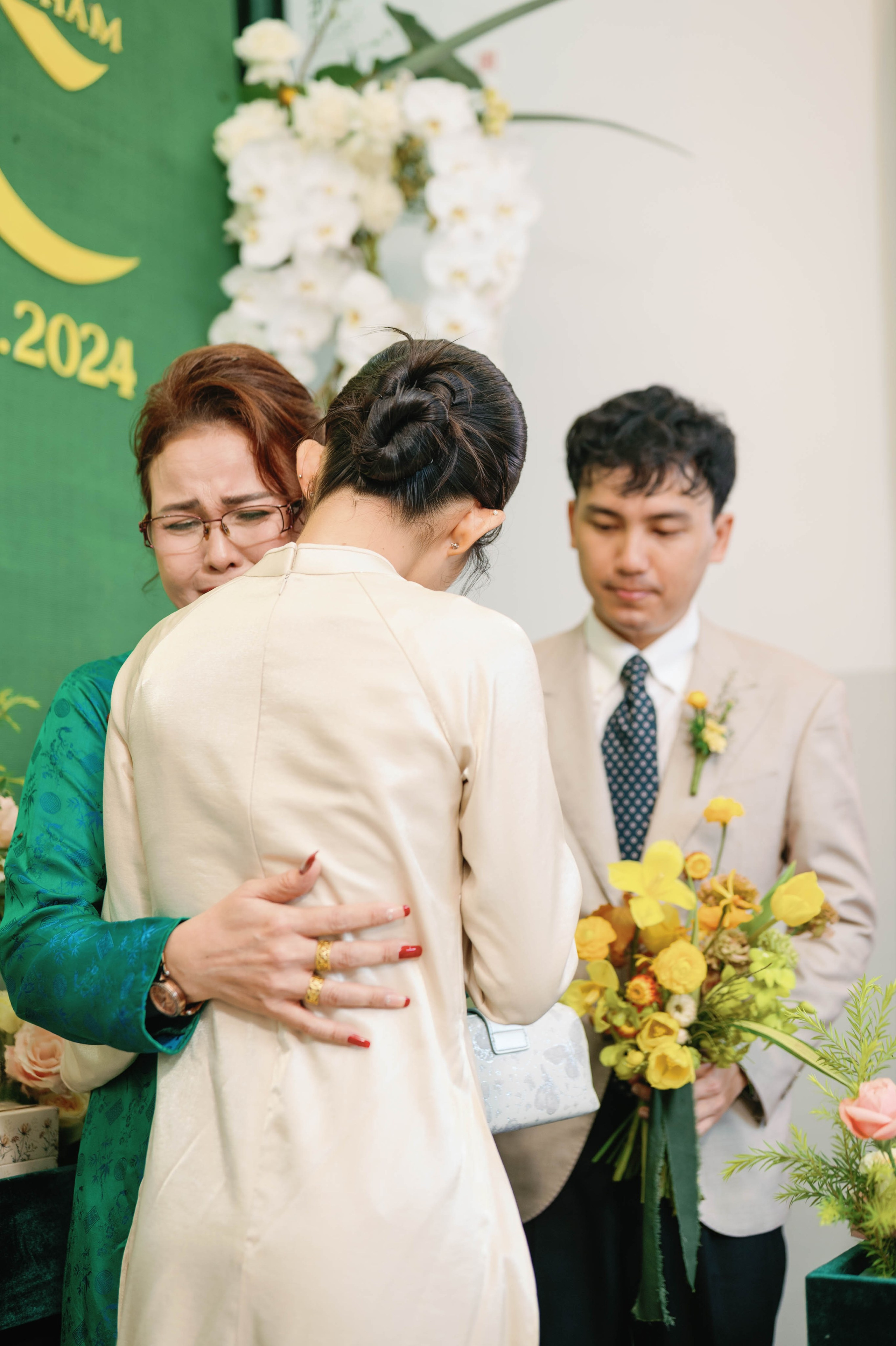 Khâm & Châu. Cam Images