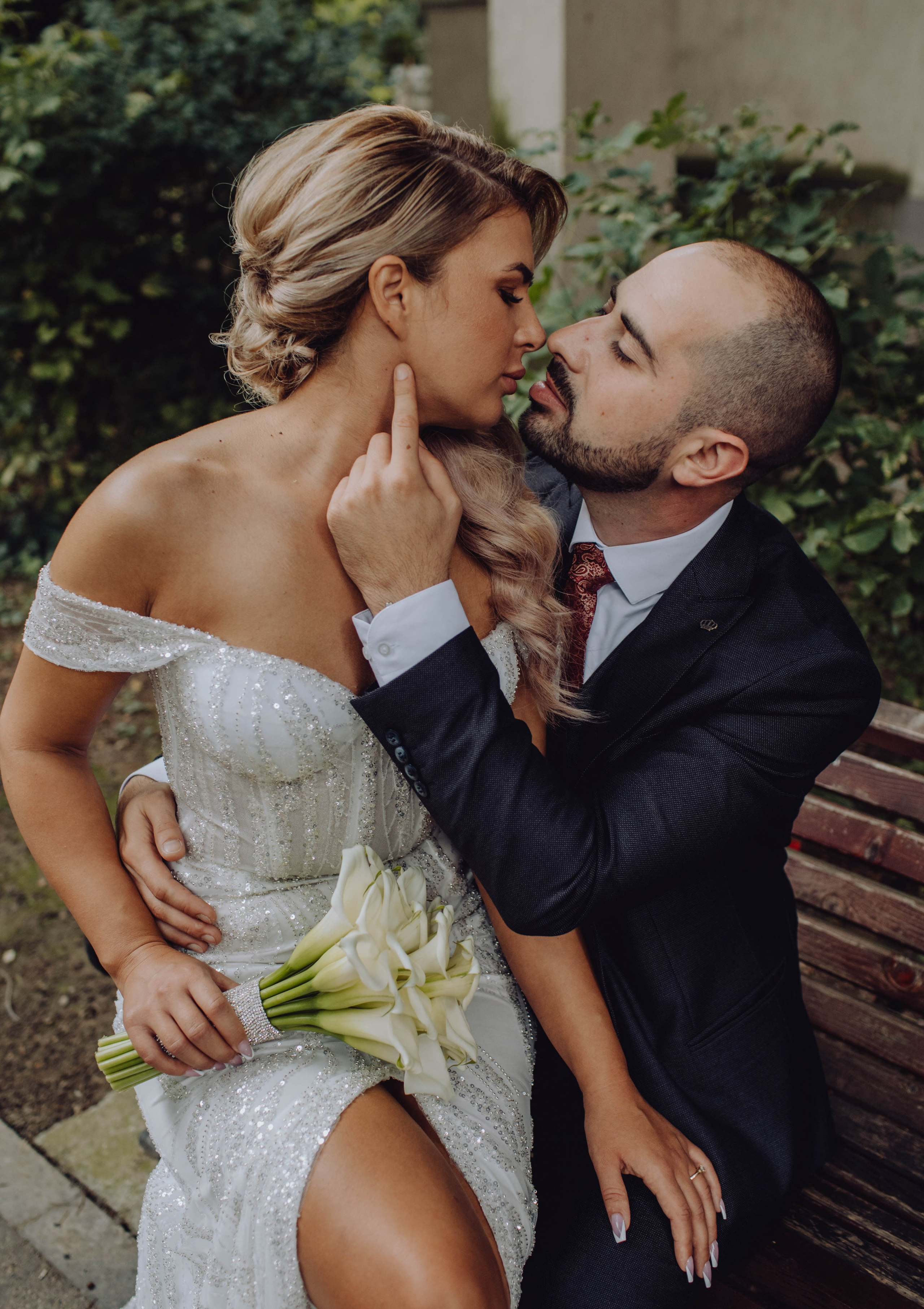 Liviu & Simona. Wedding & couple photographer from Romania Rut Vetan