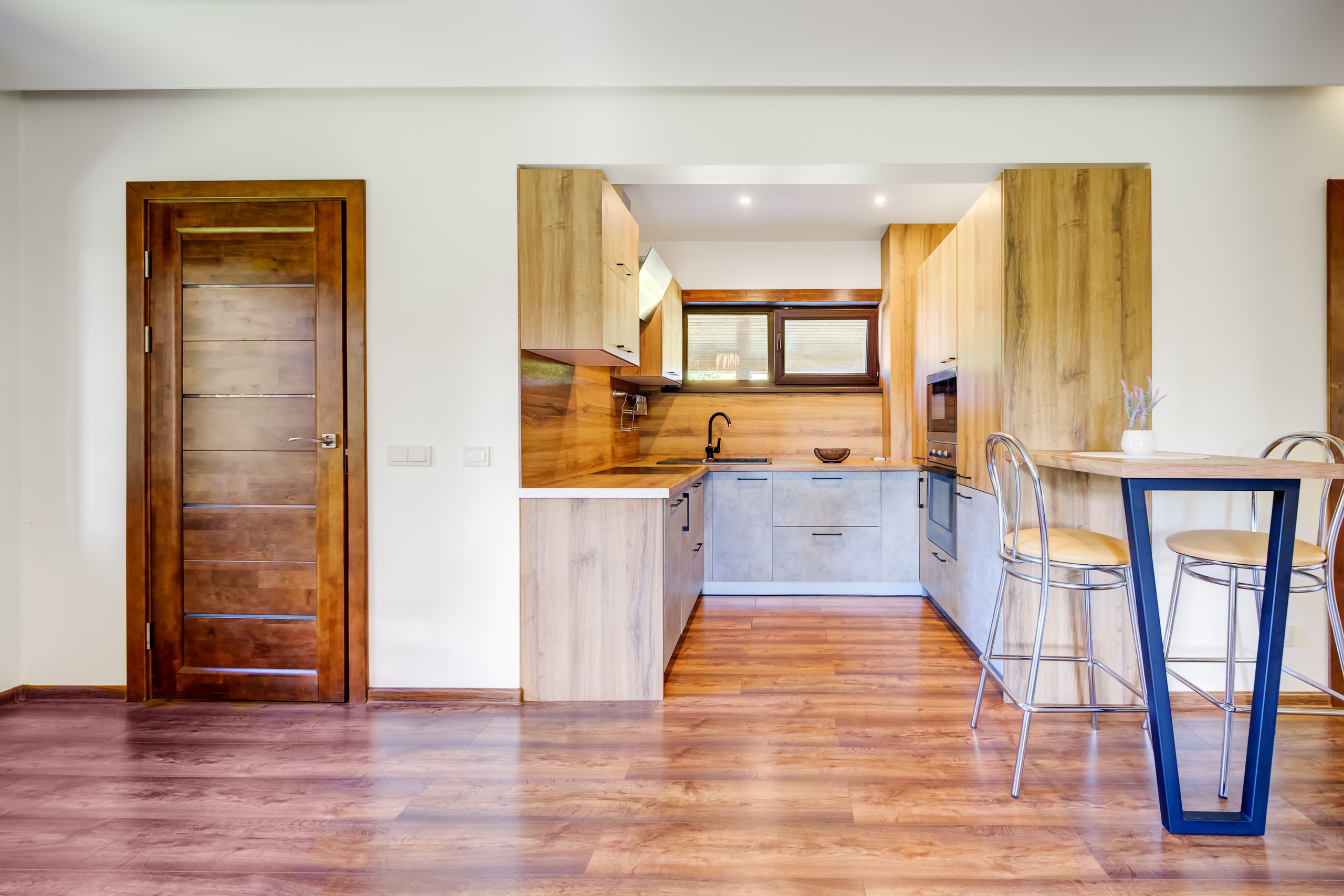 Sadyba Vinliaus r. prie ežero. Elina Sapiega fotografė Vilniuje