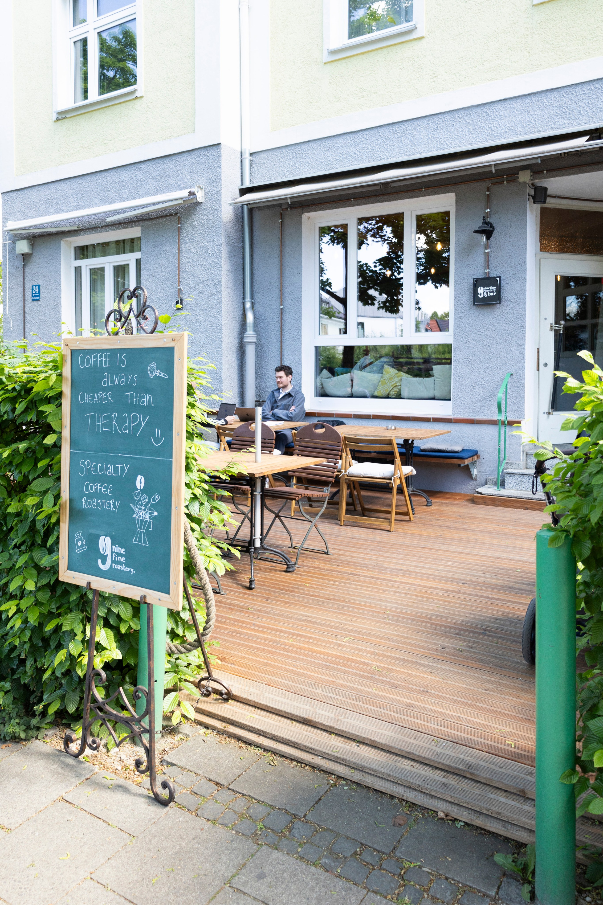 Cafe. Photographer in Munich
