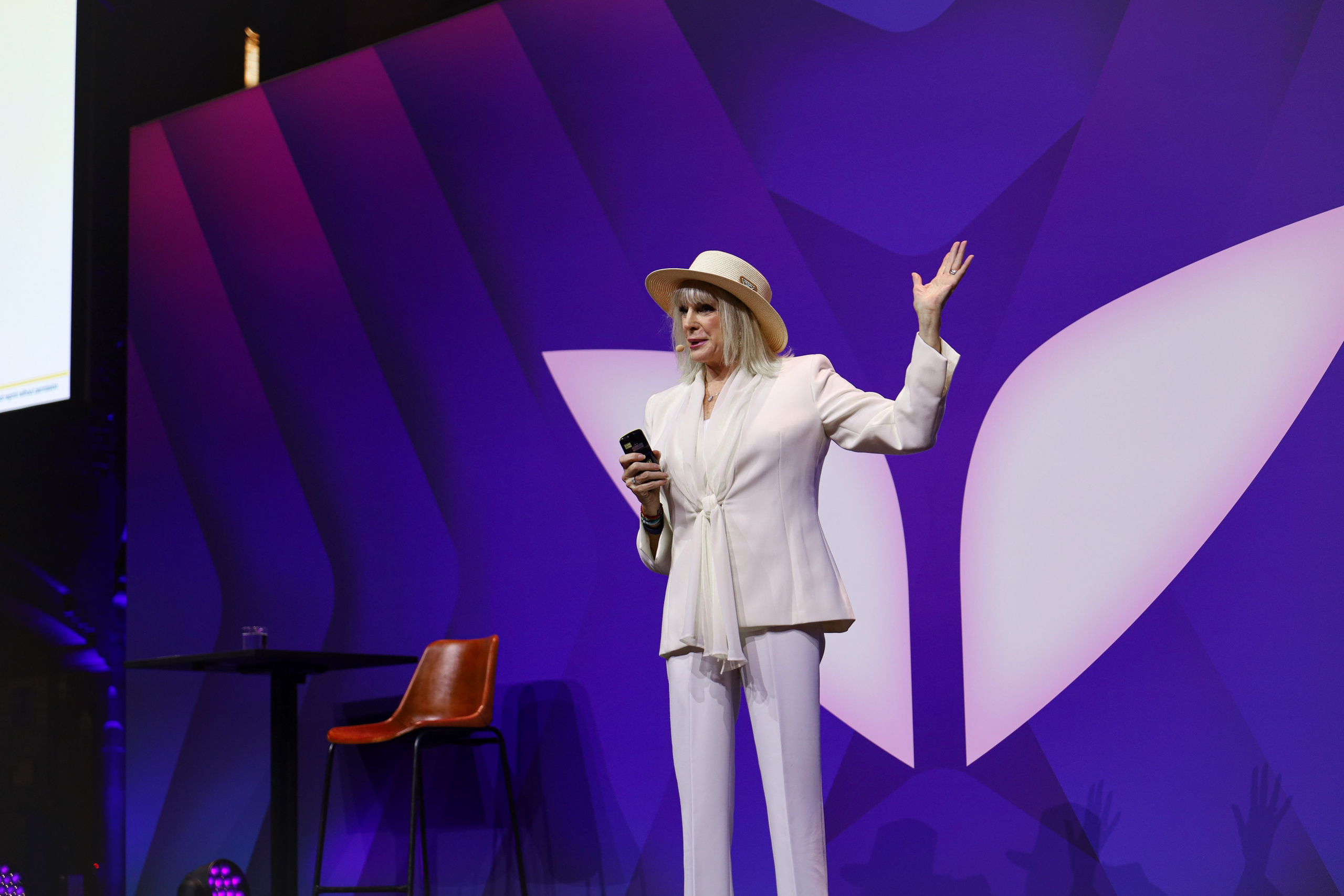 MindValley U. Emiliia Kotruch PHOTOGRAPHER