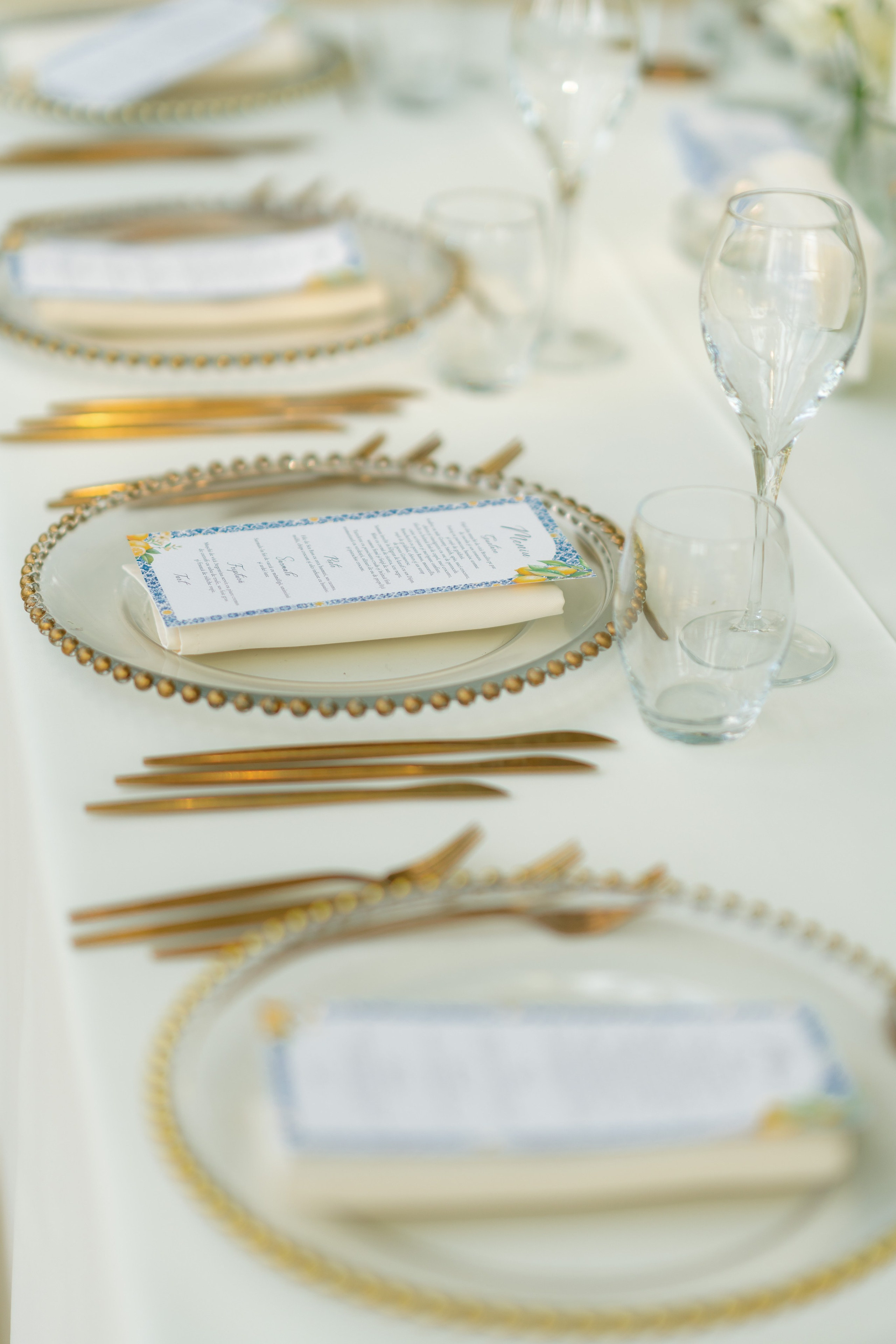 Elly & Andrew. Destination Wedding Photographer Alex Pasarelu