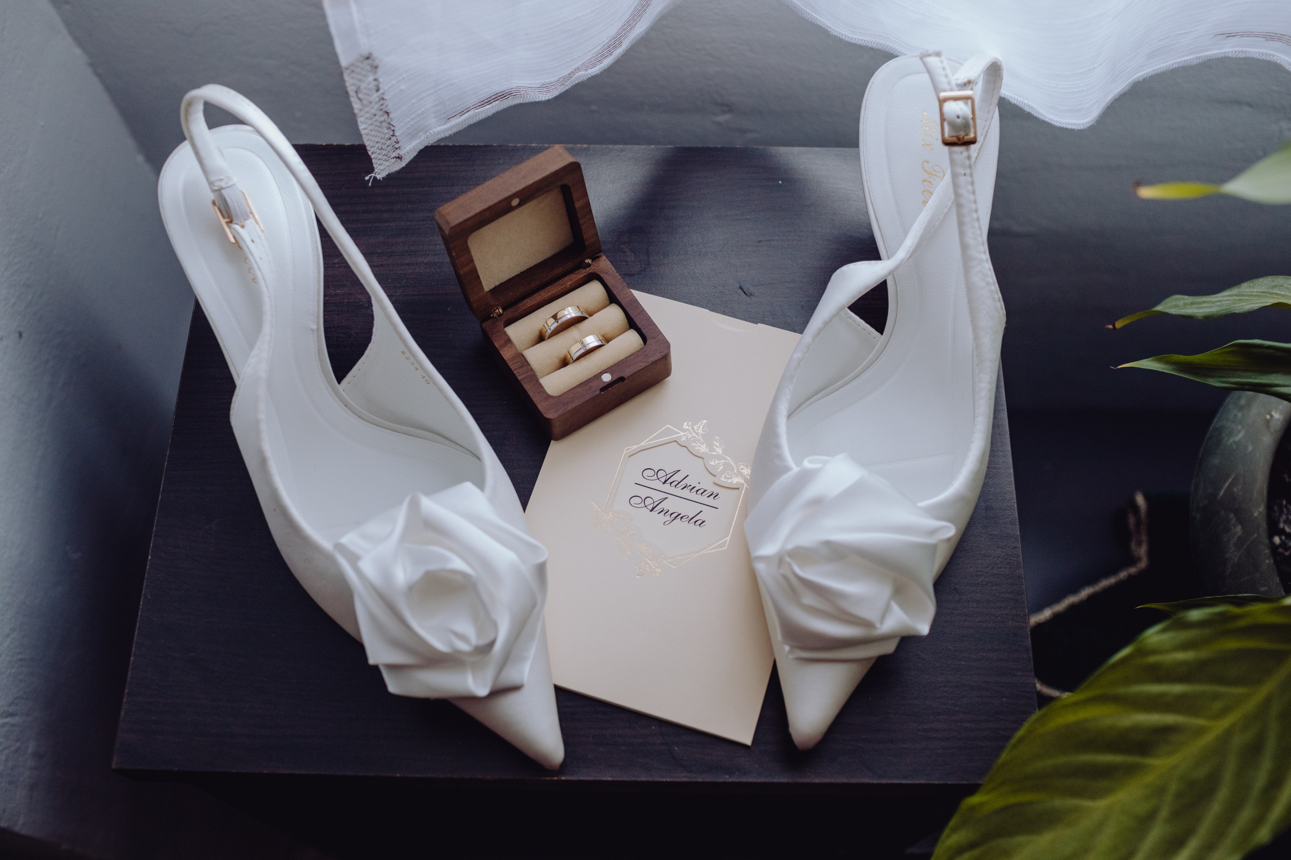 Adi & Angela. Wedding & couple photographer from Romania Rut Vetan