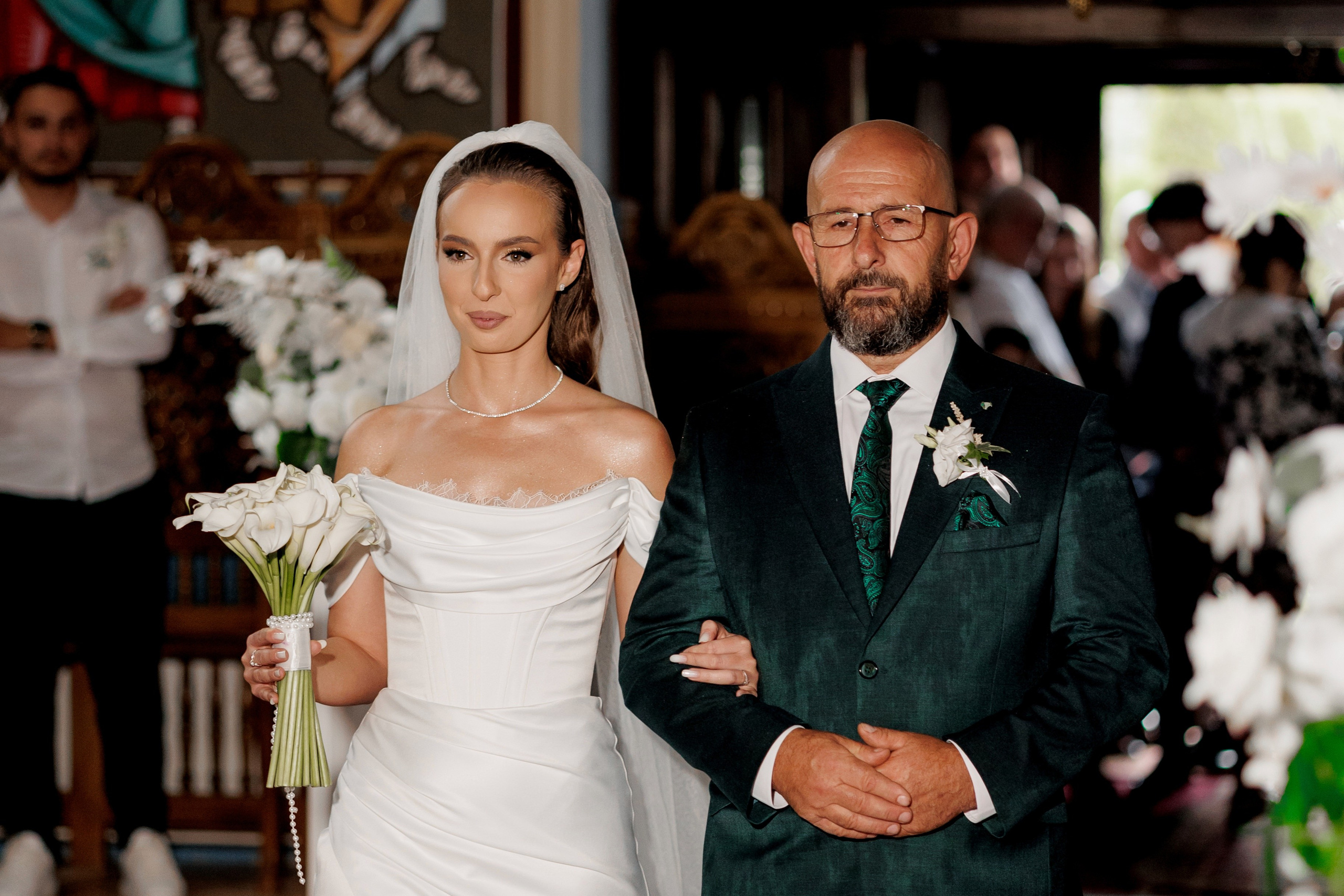Wedding Photographer, based in Iasi, Romania, but will travel all over the globe to make sure you look amazing in all your wedding photos