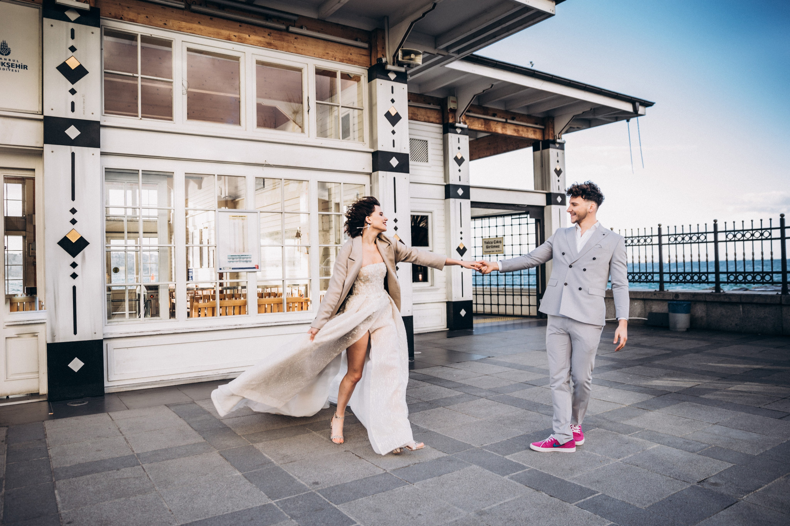  Istanbul wedding photoshoot with historic town hall and Bosphorus views – Lake Como, Spain, Italy.