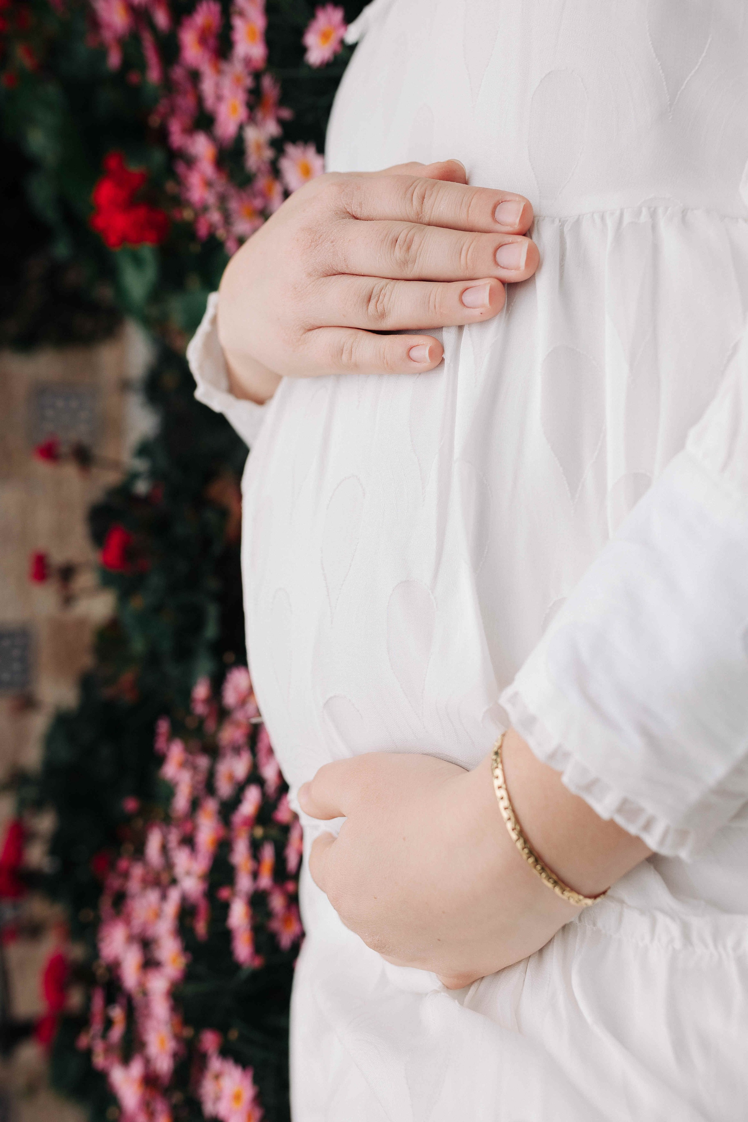 EXPECTING A BABY, JERUSALEM. PHOTOGRAPHER IN ISRAEL