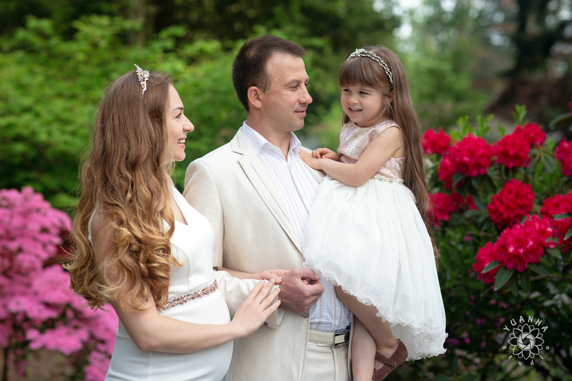 Anniversary photoshoot. YuAnna studio. Family & Kids Photographer in Seattle area, located in