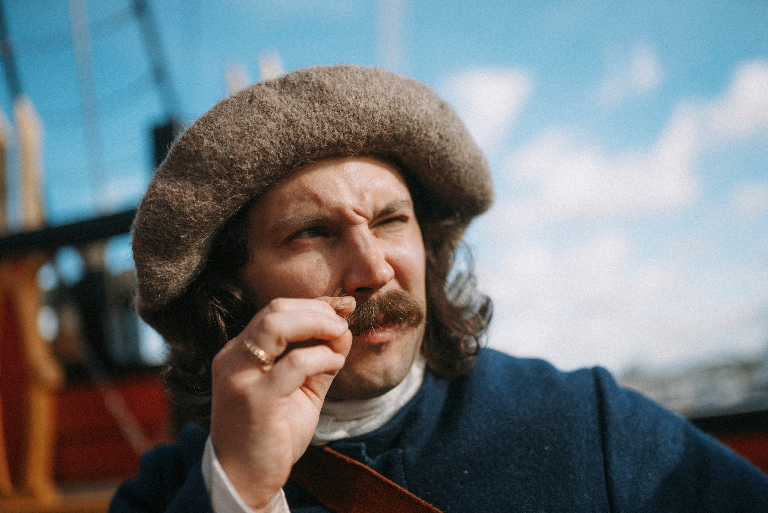 2025. Стрит-фотография, полная абсурда, идиотизма и красоты