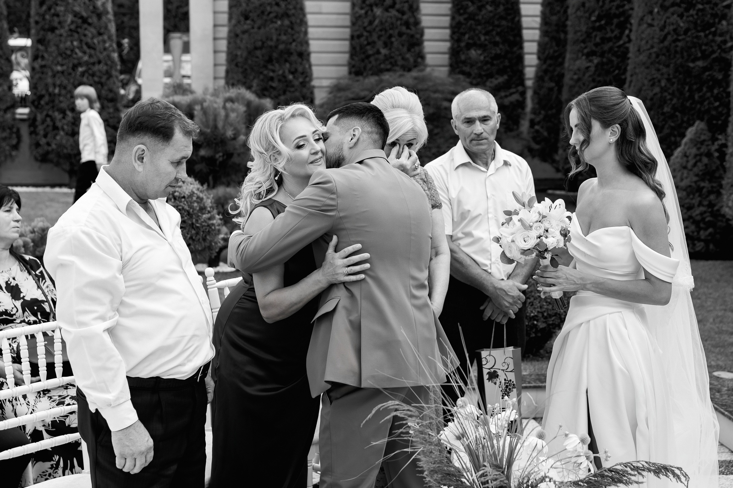 Eugen & Livia — Grand Elysee — Wedding Day. Servicii Foto și Video 067188353