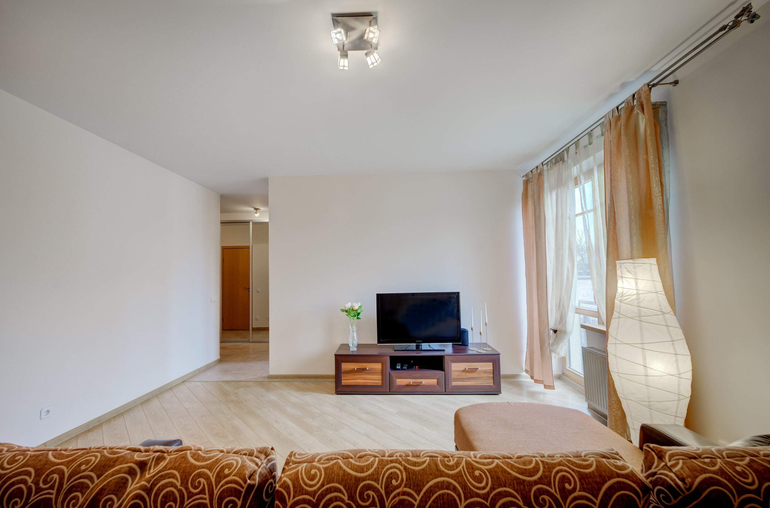 Šv. Stepeno g. 29, 2-jų kambarių buto fotosesija. Elina Sapiega fotografė Vilniuje