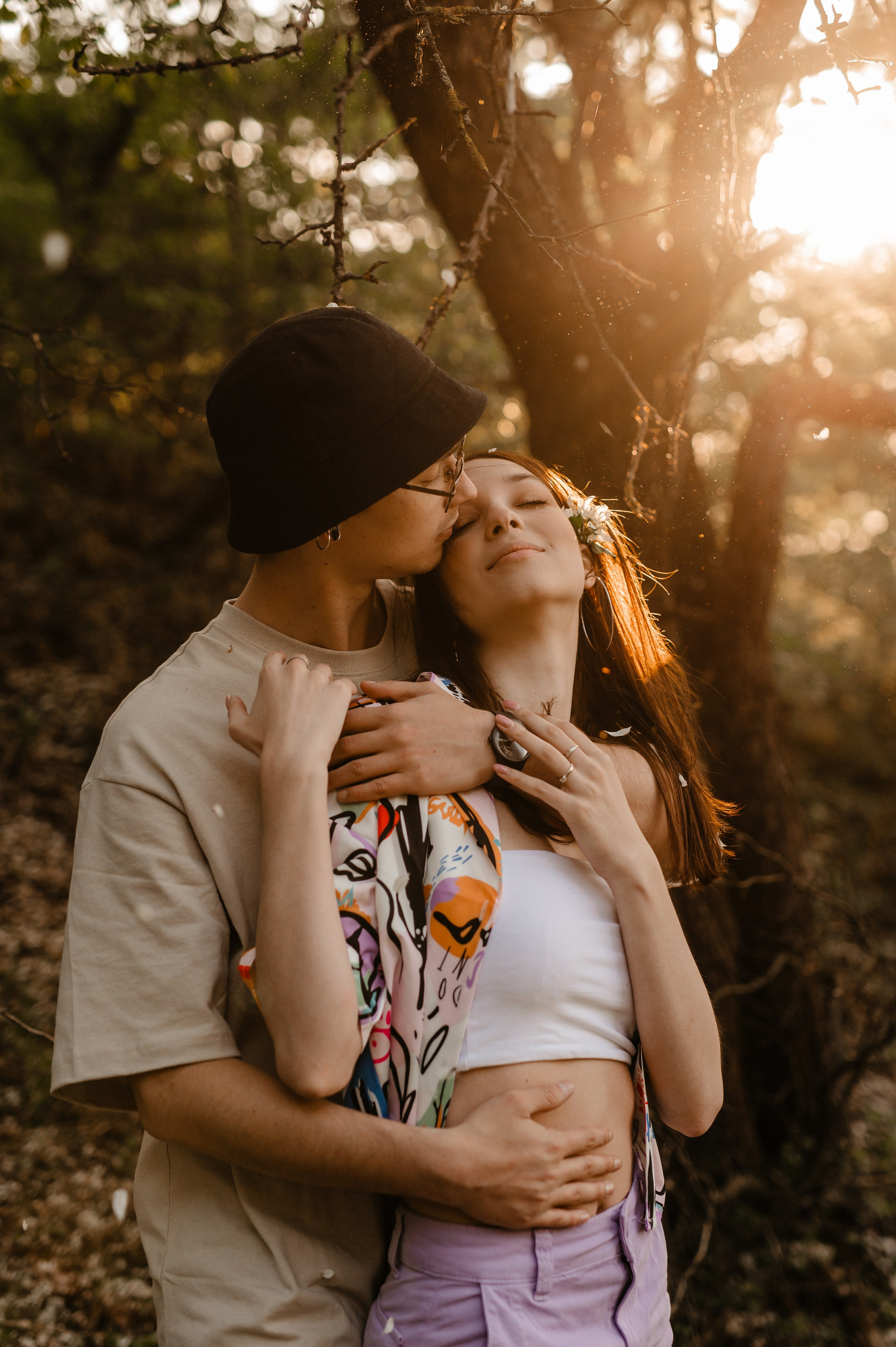 Sedinta foto la apus de primavara, copaci infloriti primavara. Proud Vision Weddings | Wedding Photography & Film — Servicii profesionale Foto Video Nunta Iasi