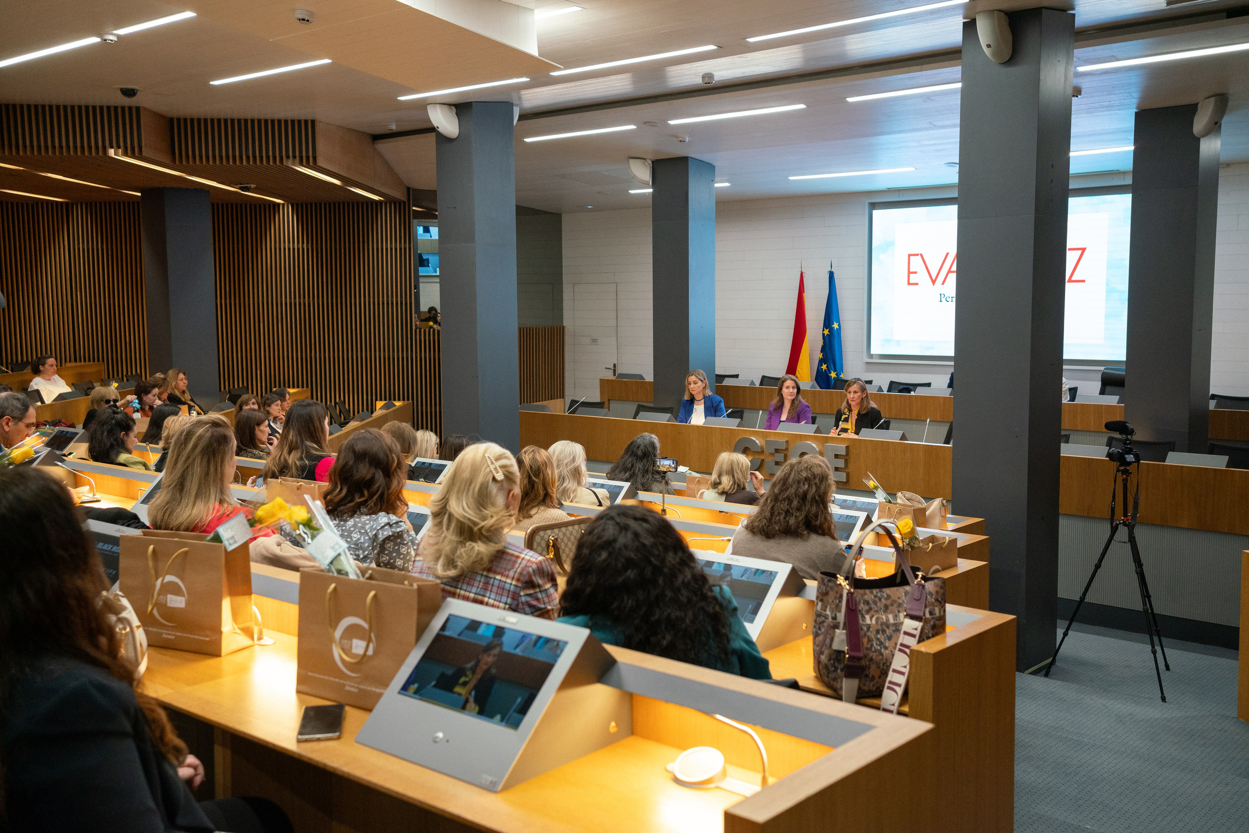 ASEME. Бизнес ивент. Женские портреты в Мадриде — естественная красота и свет | Anna Maruleva