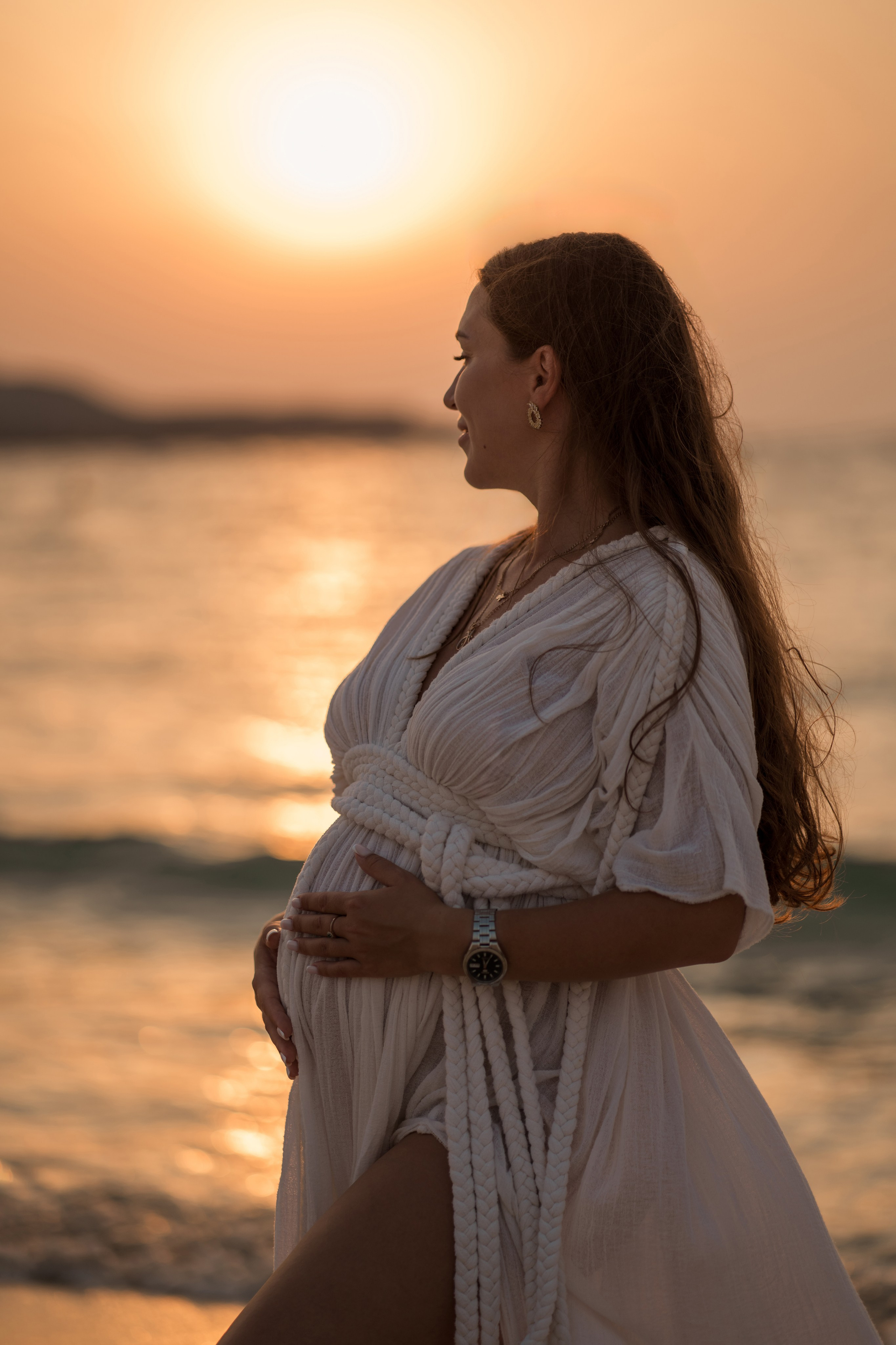 Golden hour, growing love. Angela Iakovleva — Family Photographer in Dubai