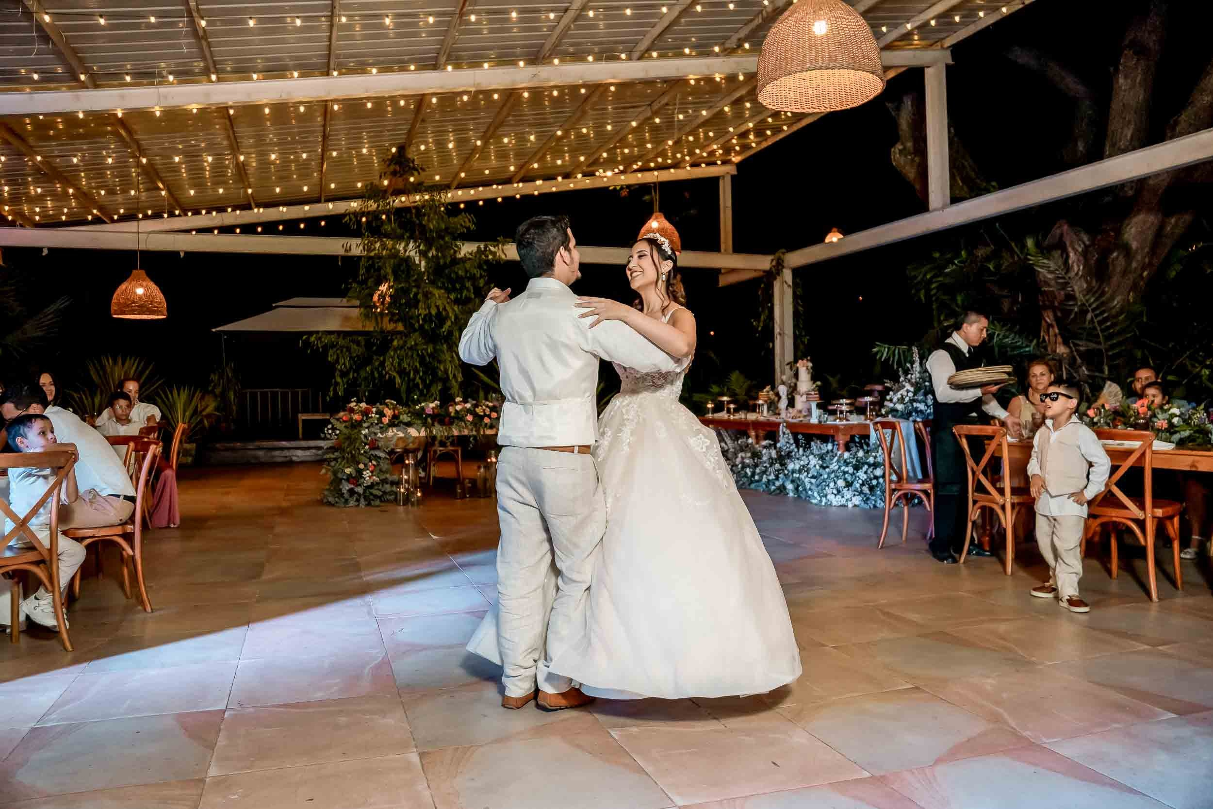 Boda en Cali. Hacienda Entre Rios - Daniela & Rodrigo. Karen Ortiz Photography / Fotógrafo profesional en Cali - Colombia