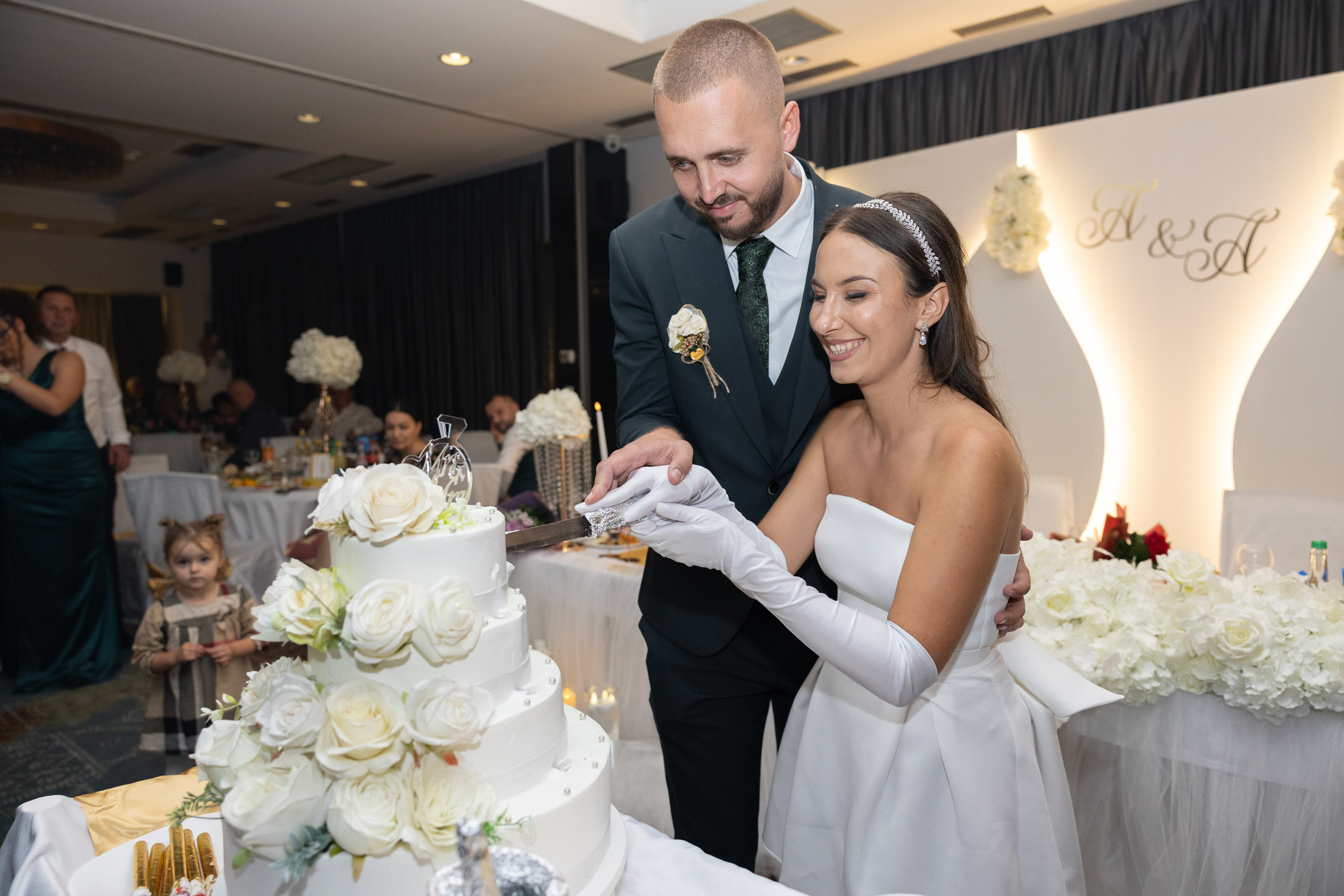 Almedina & Alen. Wedding photographer based in Europe