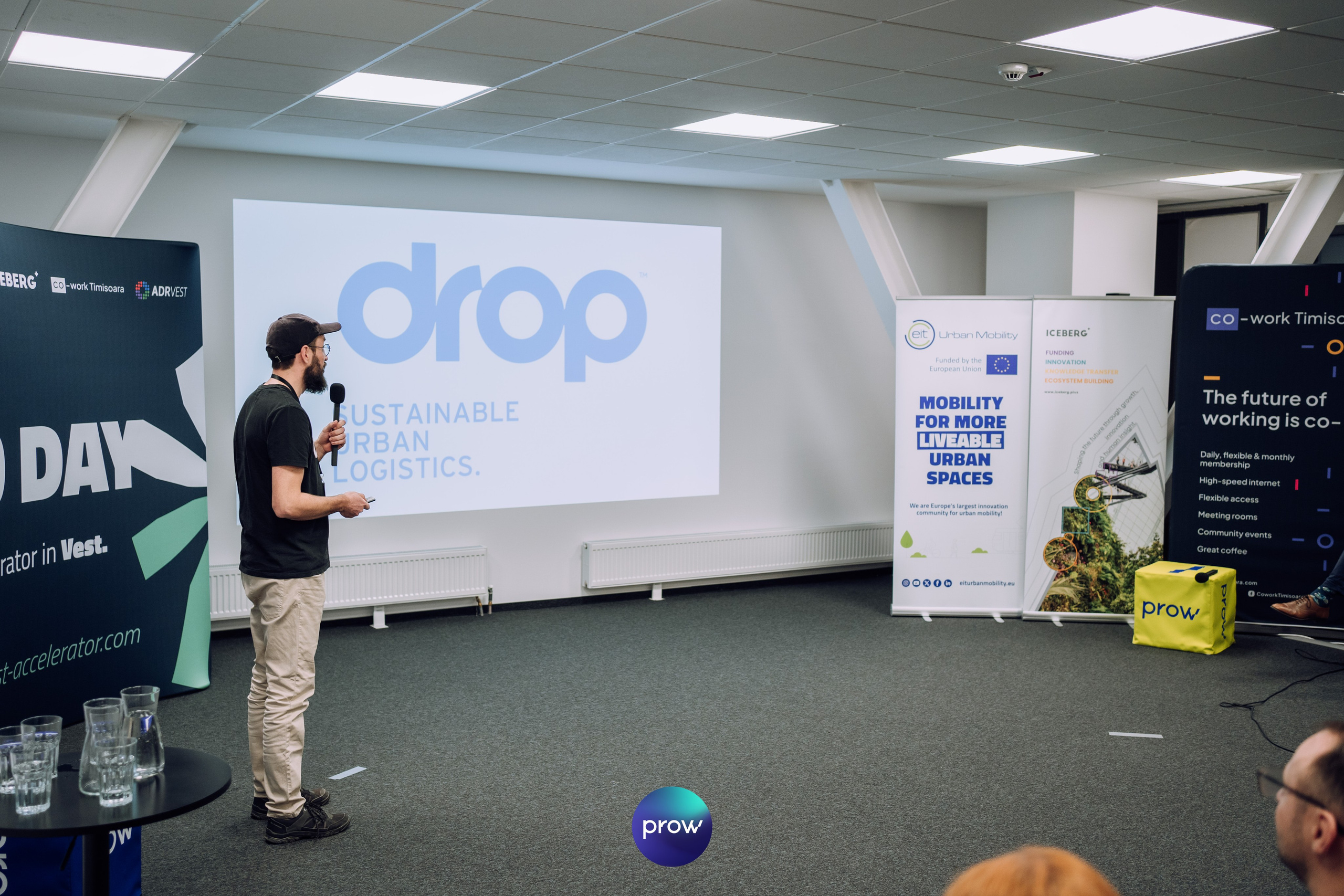 InVest DemoDay @ Cowork. Cozac Cristian Photographer
