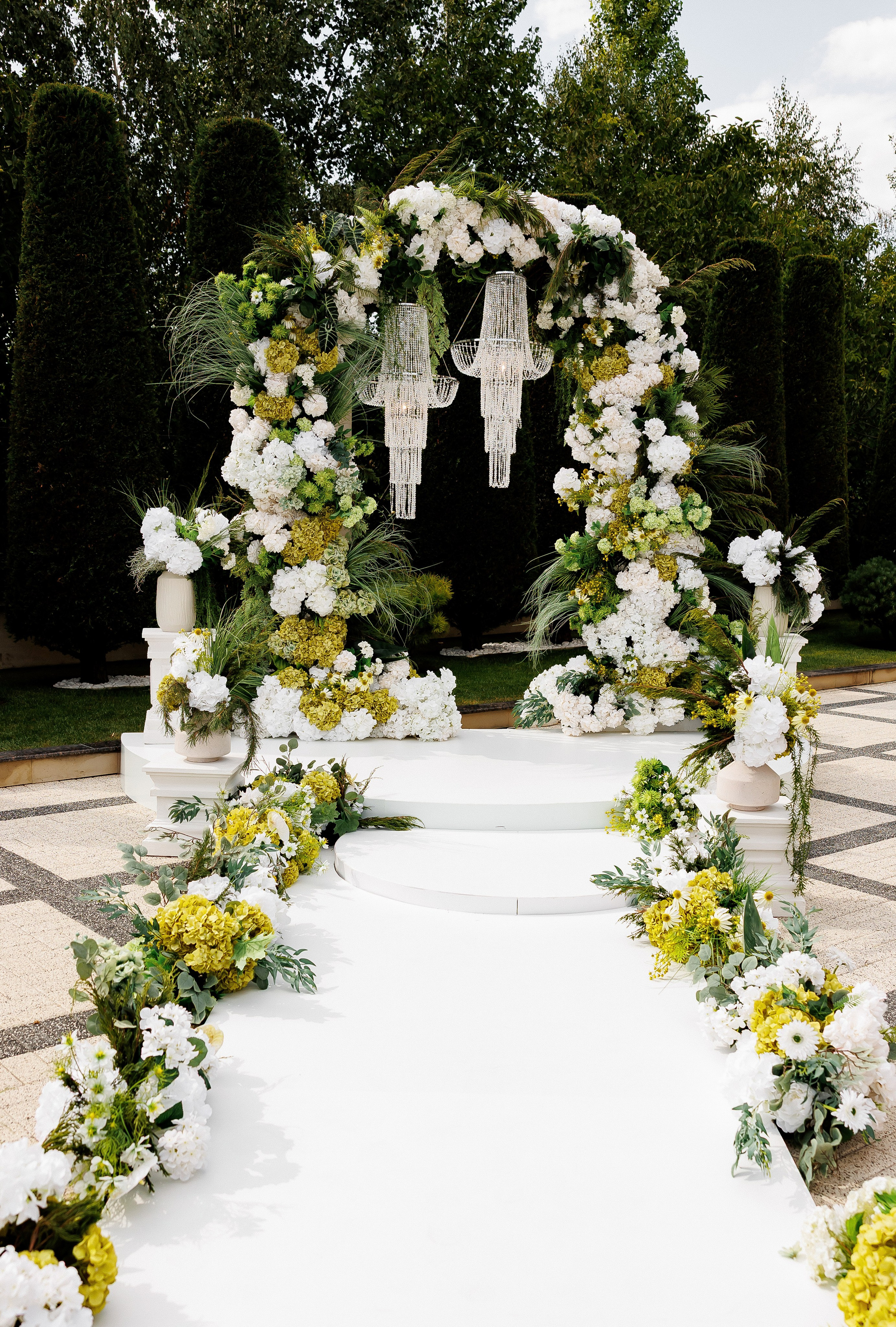 Eugen & Livia — Grand Elysee — Wedding Day. Servicii Foto și Video 067188353