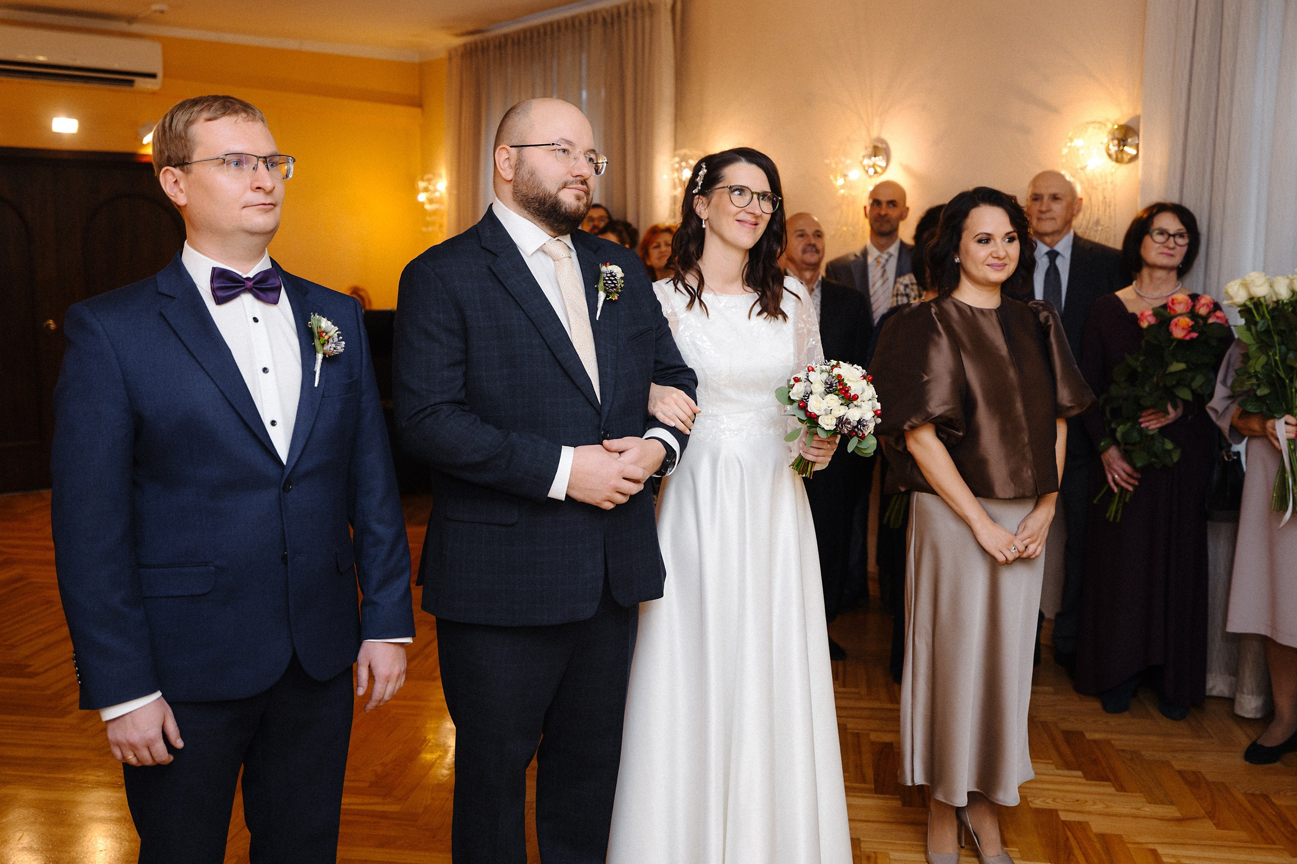 Зимняя свадебная фотосессия в музее искусств. Евгений Тимофеев | Свадебный и контент-фотограф и видеограф в Риге