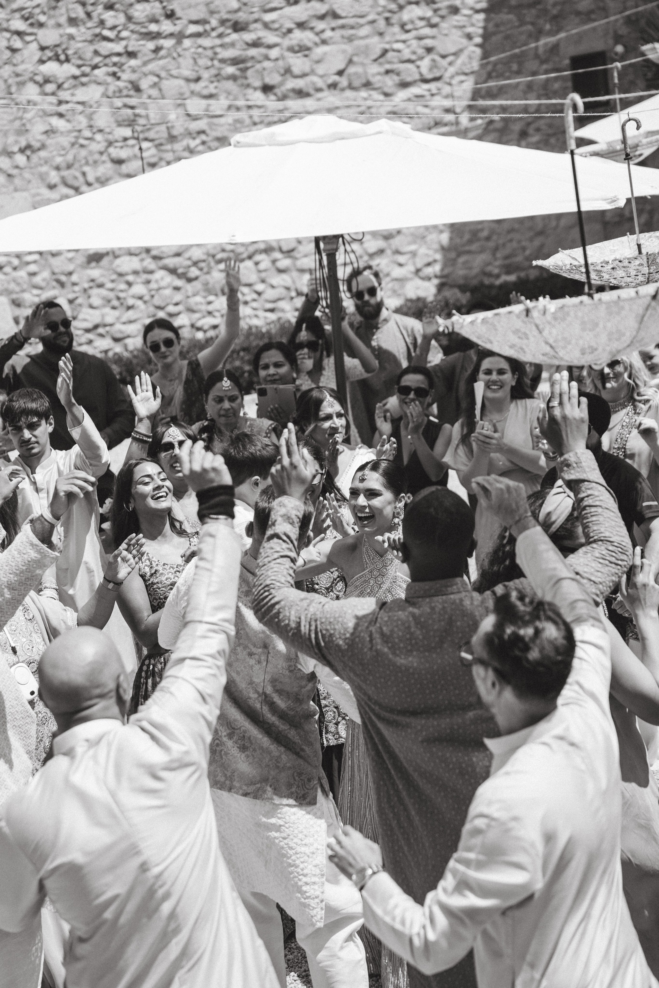 Patrik & Naomi. Monestir Sant Salvi. Paola wedding photographer / videographer in Barcelona