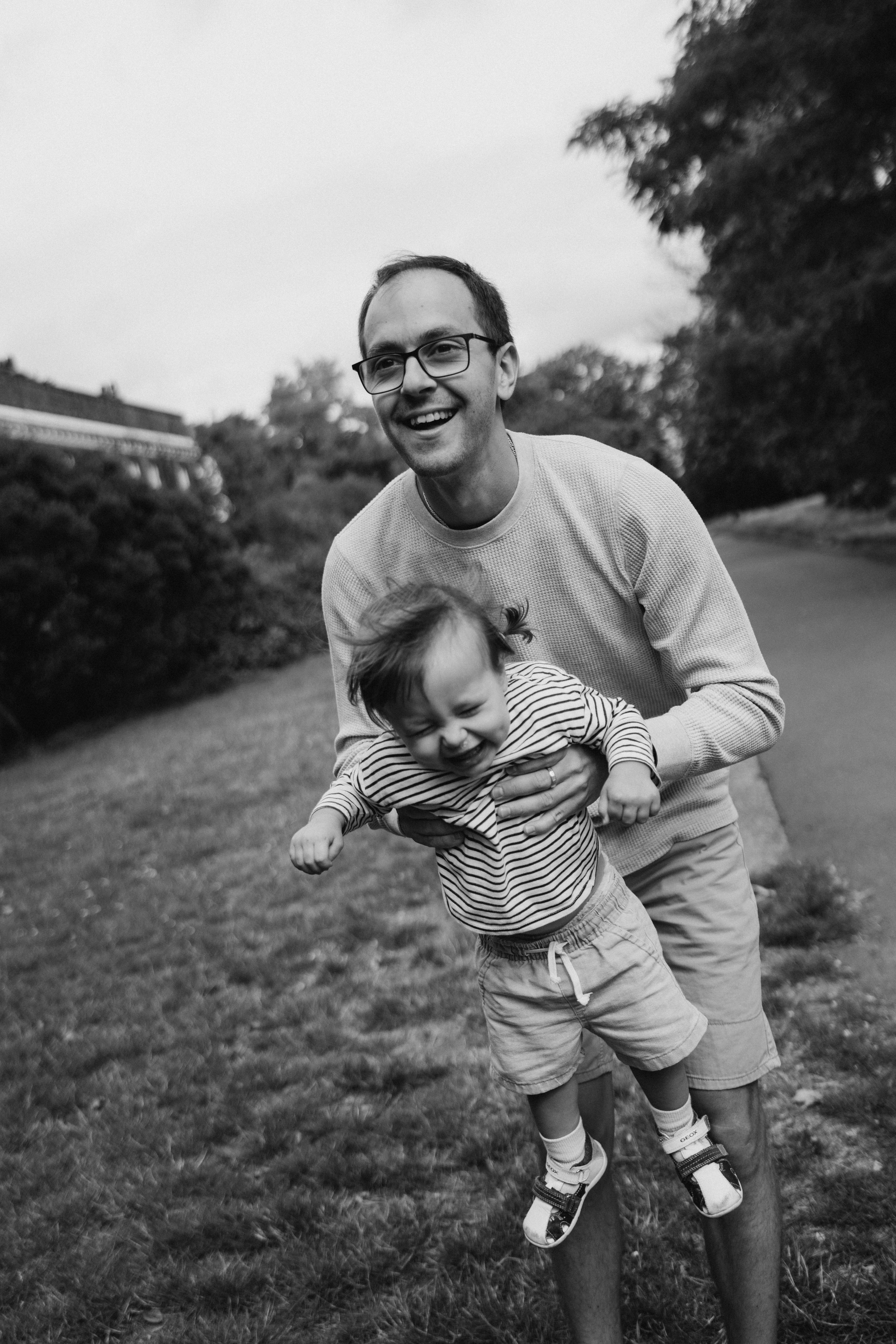 Milena with parents (Greenwich Park). Anastasia Klink, Photographer in London