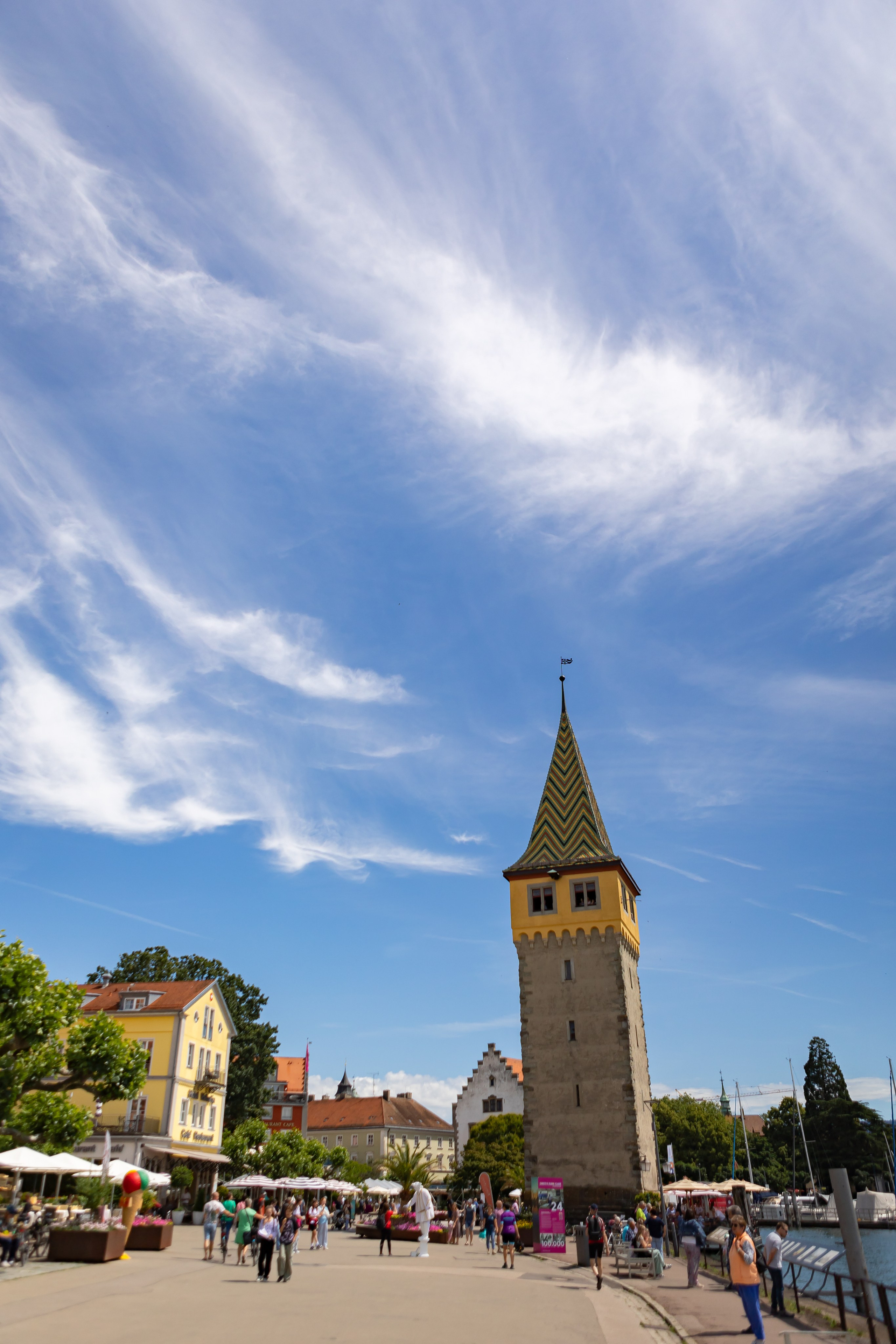 <img src="bild1.jpg" alt="Lindau Insel Fotografie kaufen"><img src="bild2.jpg" alt="Lindau Bodensee Bilder"><img src="bild3.jpg" alt="Lindau Altstadt Fotos kaufen"><img src="bild4.jpg" alt="Lindau Hafen Fotodruck"><img src="bild5.jpg" alt="Lindau Uferpromenade Wandbilder"><img src="bild6.jpg" alt="Lindau Kunstfotografie kaufen"><img src="bild7.jpg" alt="Lindau Leuchtturm und Löwe Bilder"><img src="bild8.jpg" alt="Lindau Innenstadt schöne Bilder"><img src="bild9.jpg" alt="Lindau Landschaftsfotografie kaufen"><img src="bild10.jpg" alt="Lindau Bodensee Fotos als Deko">