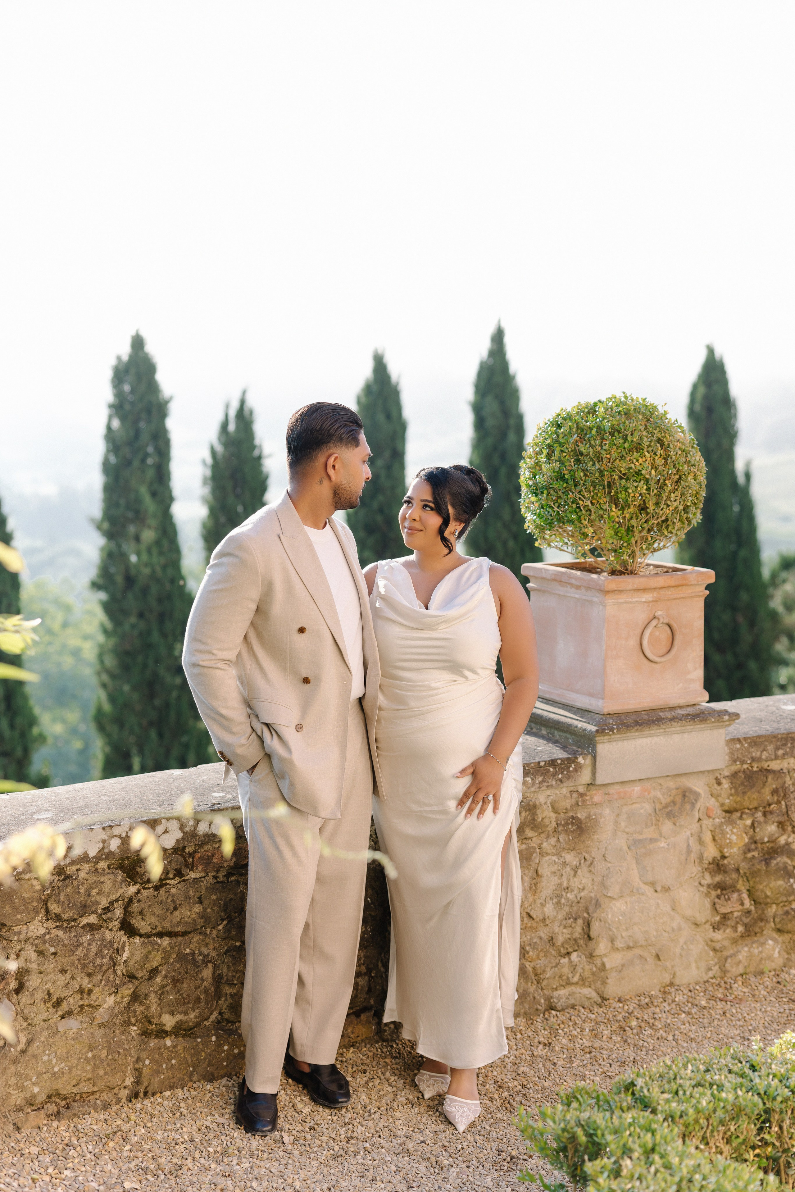 Pre-wedding in Tuscany. Wedding photographer Italy