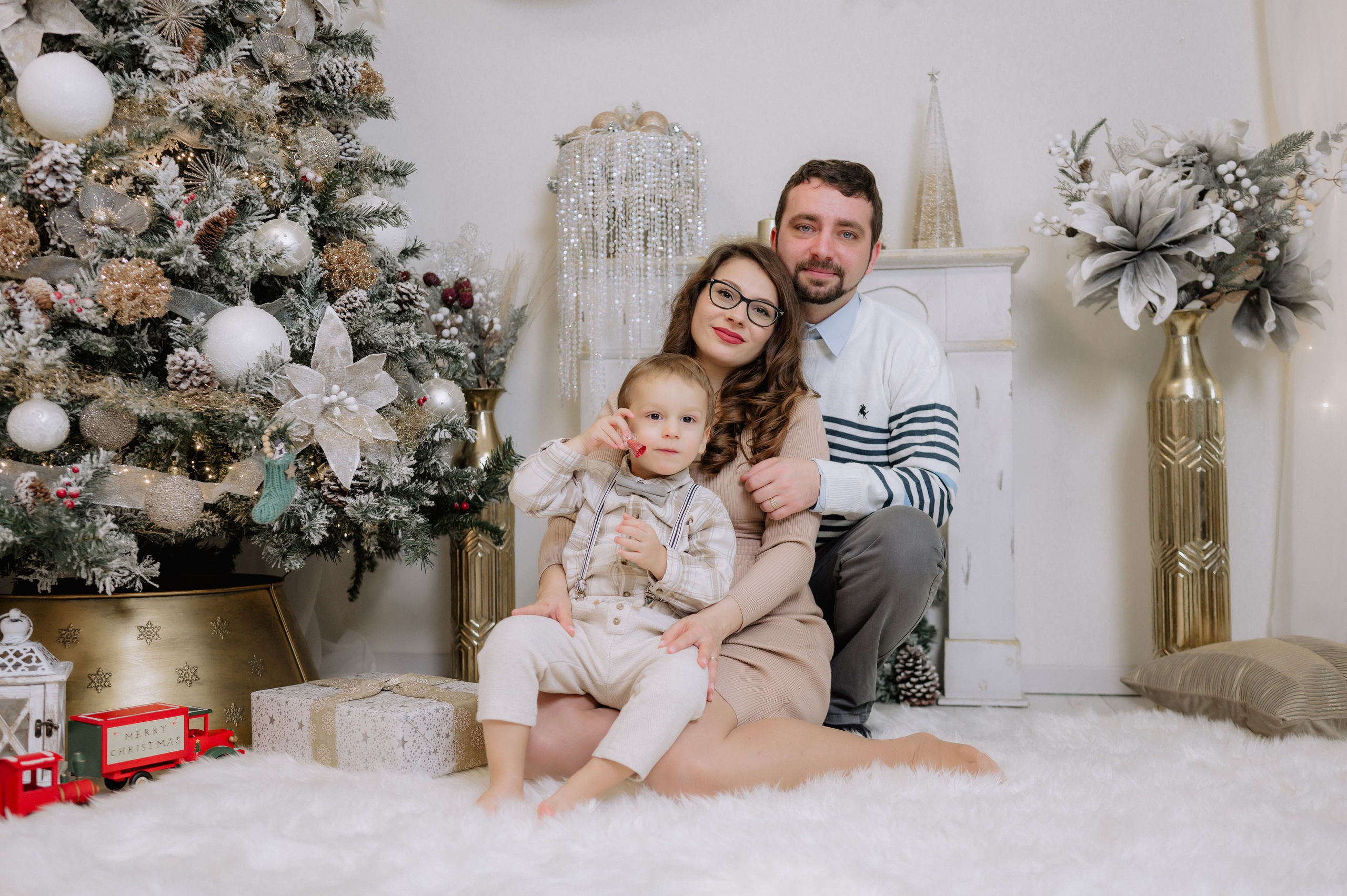 Sedinta foto craciun. Proud Vision Weddings | Wedding Photography & Film — Servicii profesionale Foto Video Nunta Iasi