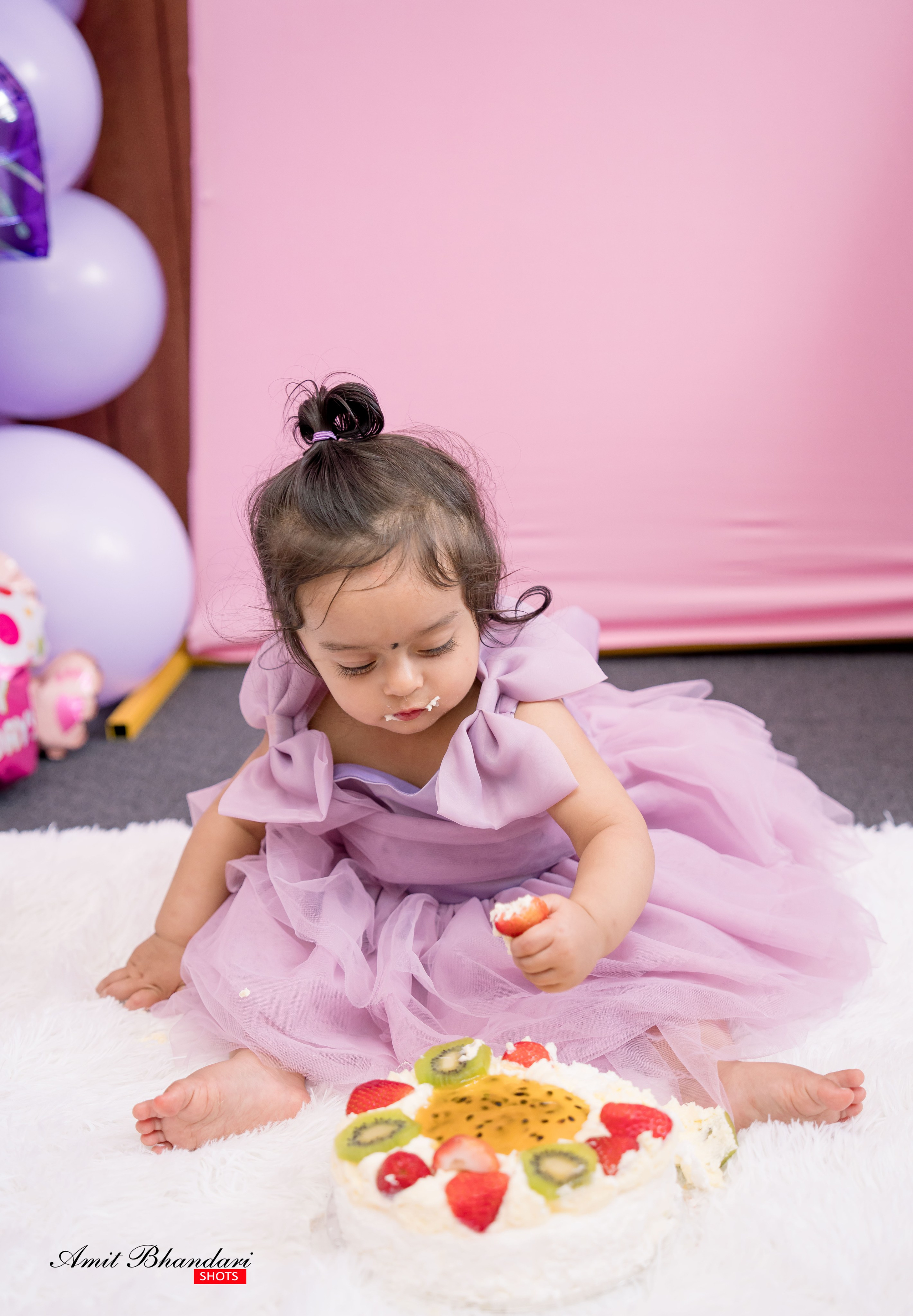 Yuhana’s Cake Smash Session. Freelance Photographer in Newcastle & Central Coast