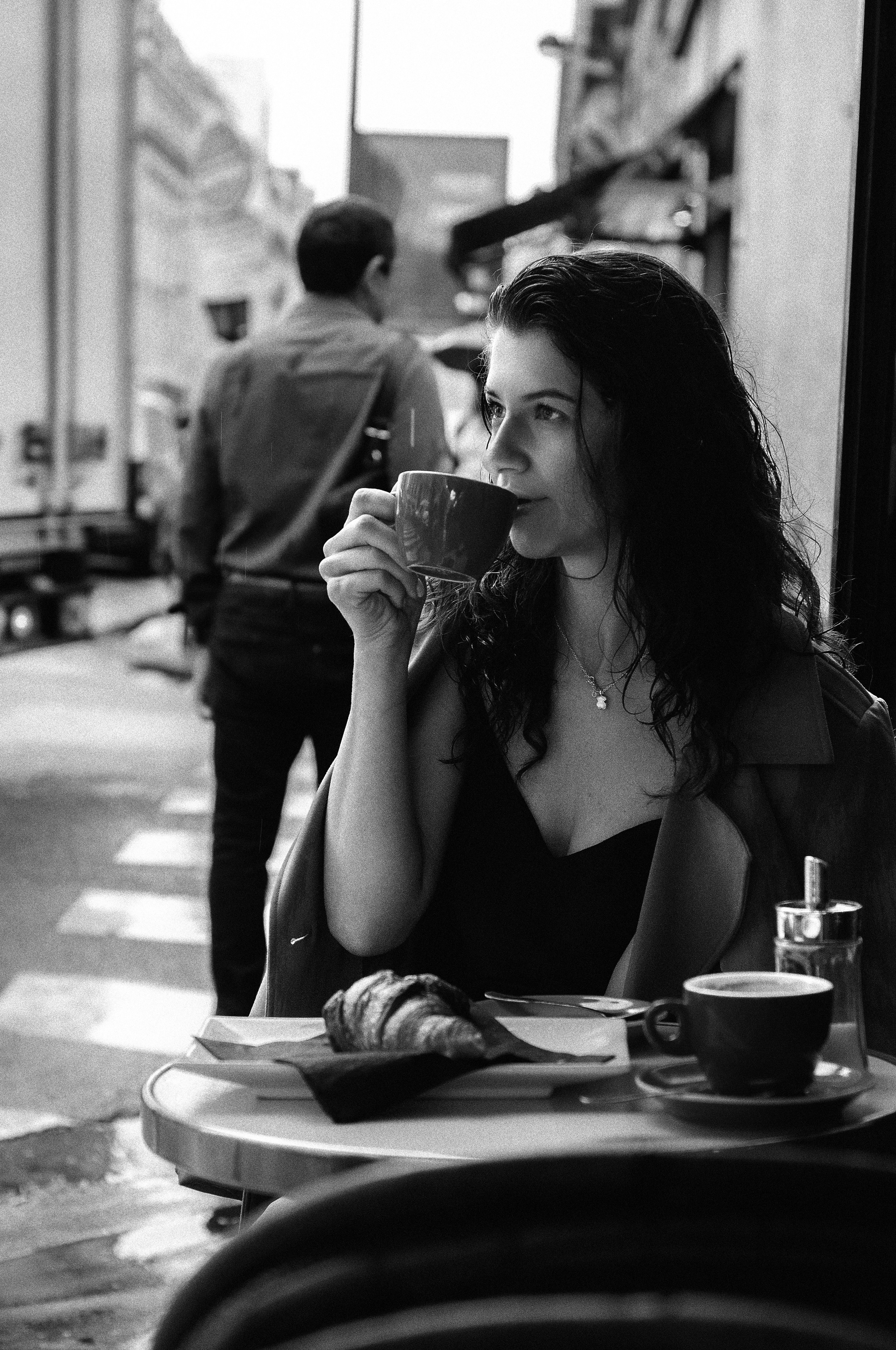 Rainy Paris Photoshoot. Paris photographer — Polina Osipova