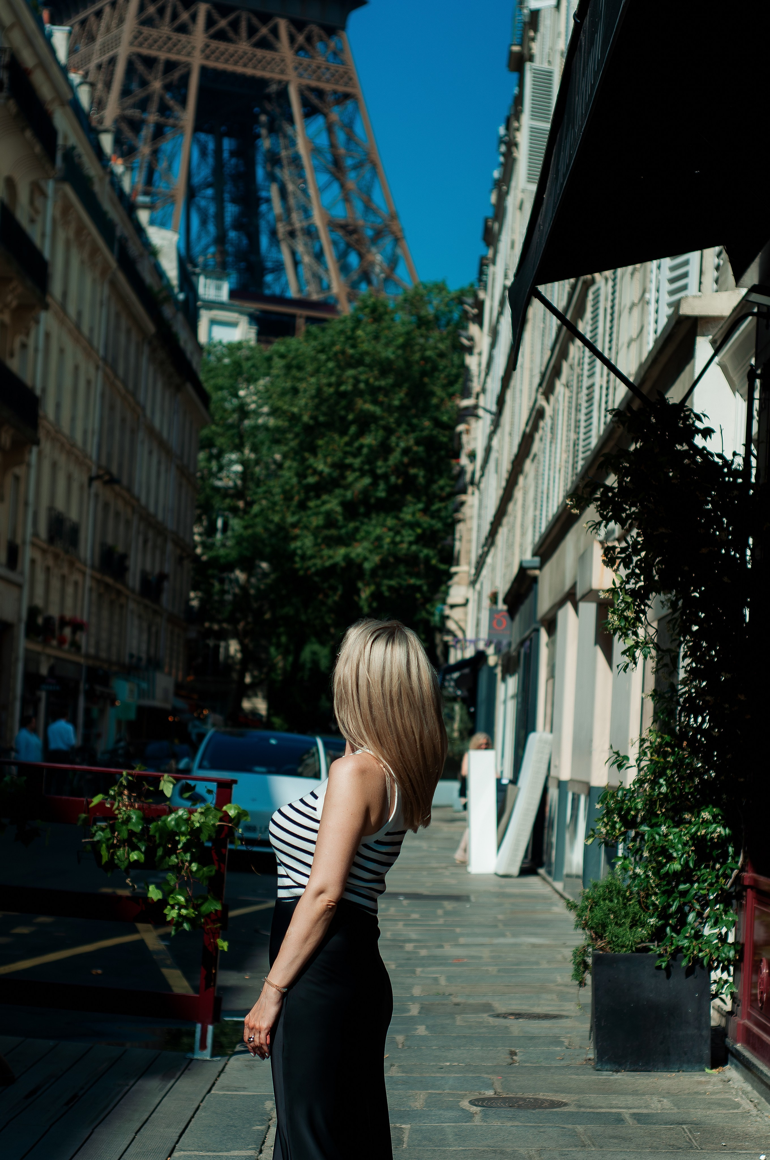 Летняя фотосессия у Эйфелевой башни. Фотограф в Париже Полина Осипова