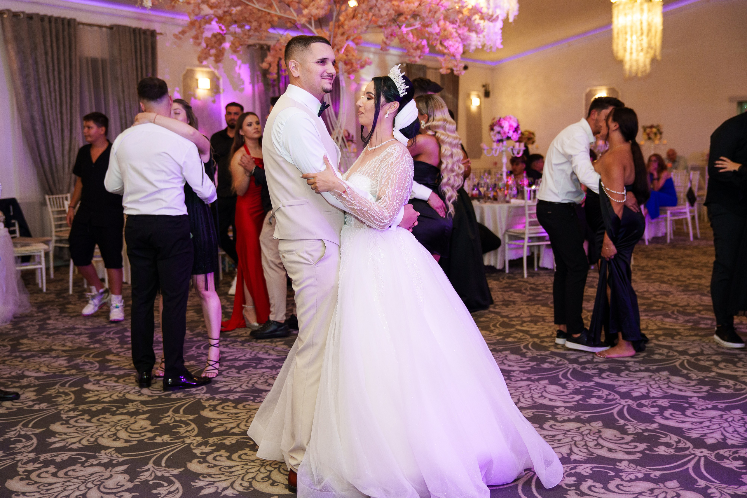 Bella & Adi. Foto Studio — Fotograf de evenimente, nunti, botezuri, portrete