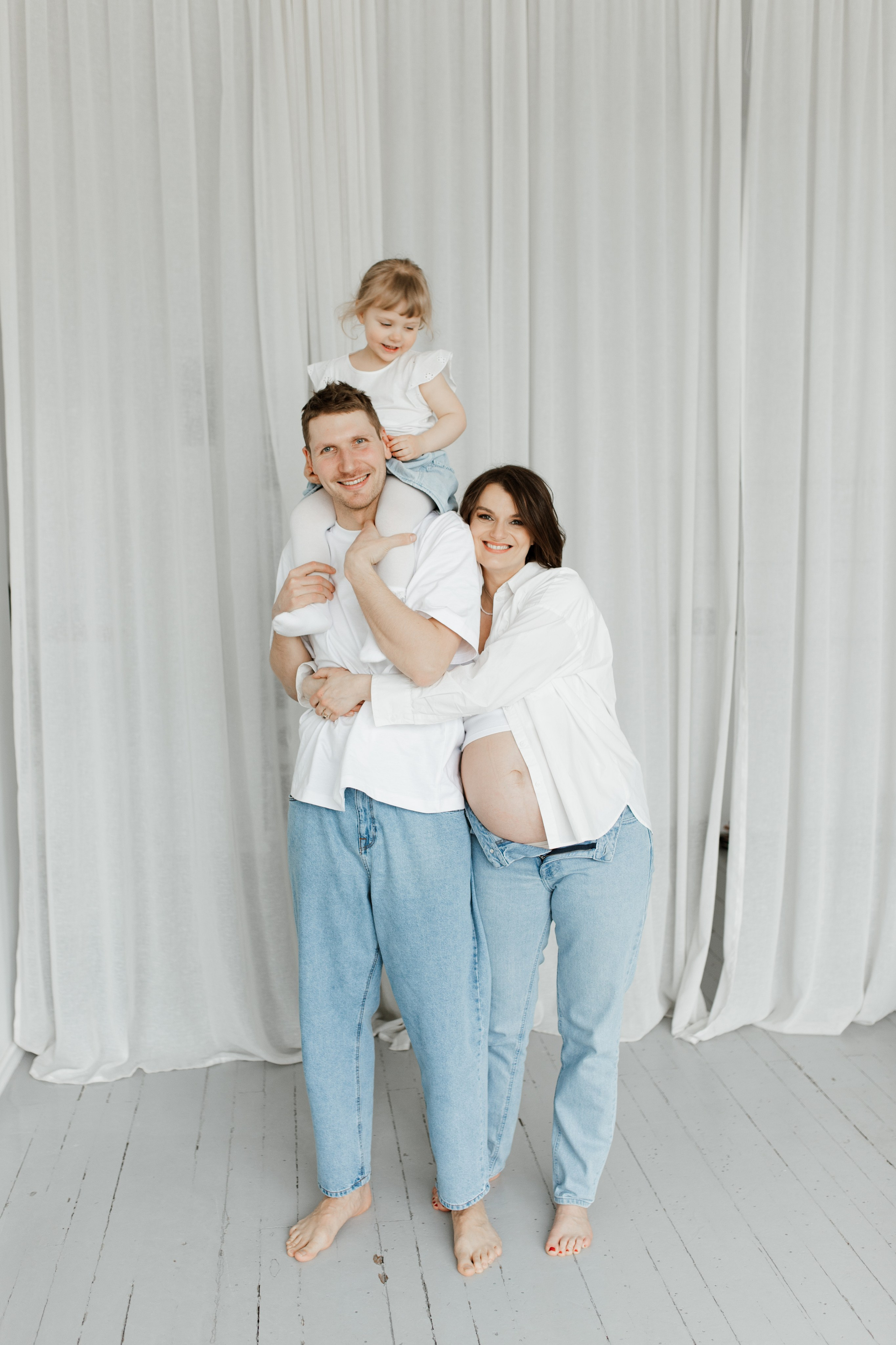 FAMILY IN A STUDIO. Dagneshi Photography